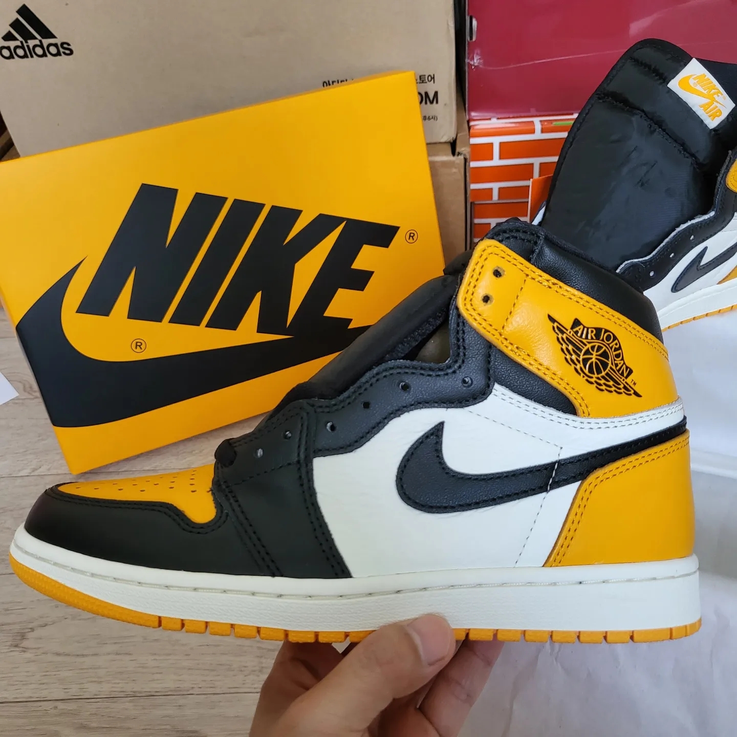 Jordan 1 Retro High OG Taxi 착용 스타일 - 1