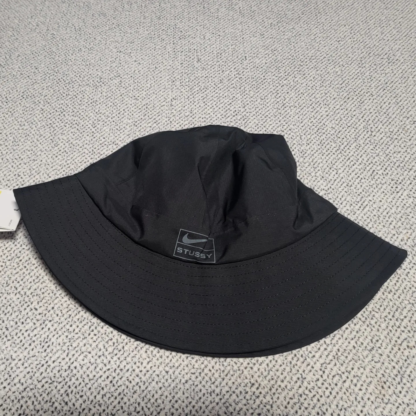 Nike x Stussy NRG FL Storm-Fit Bucket Hat Black 착용 스타일 - 2