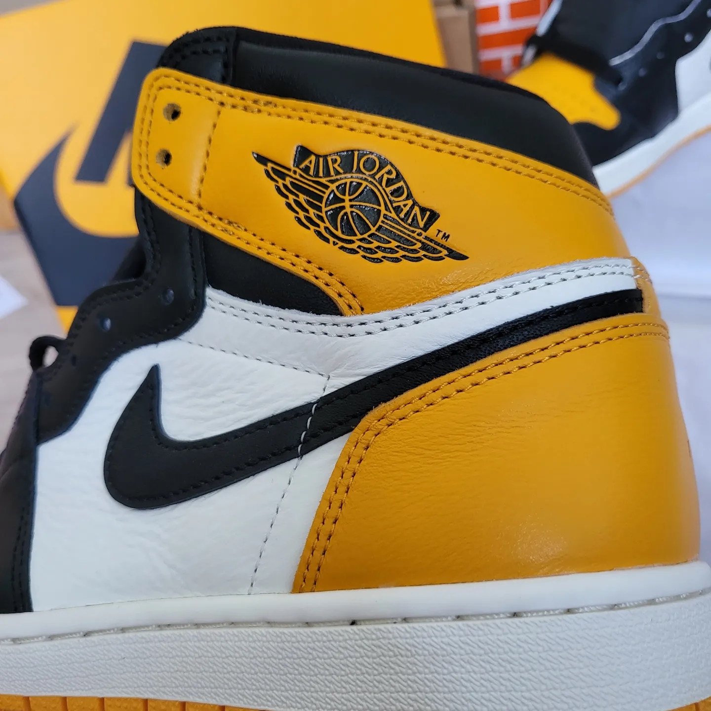 Jordan 1 Retro High OG Taxi 착용 스타일 - 3