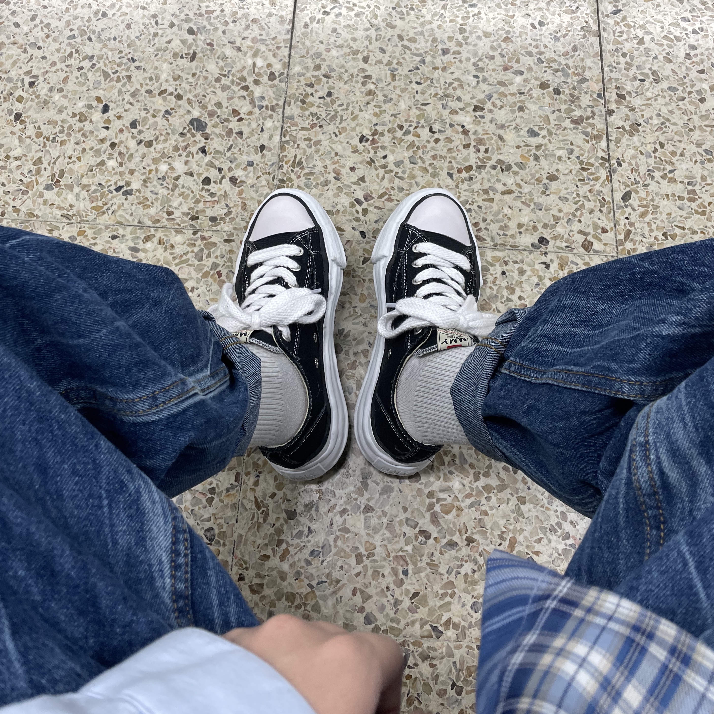 Maison Mihara Yasuhiro Peterson OG Sole Canvas Low Sneakers Black 착용 스타일