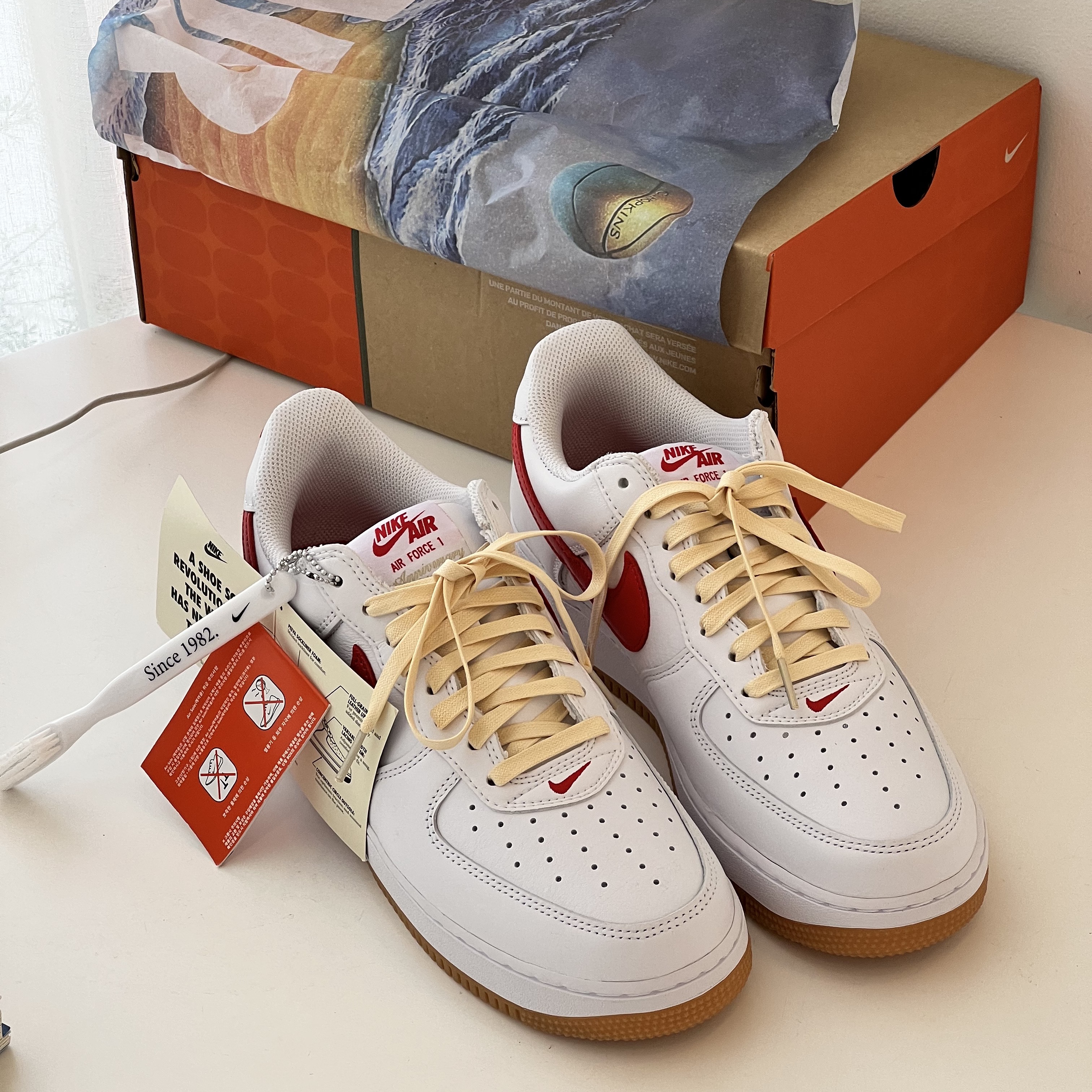 Nike Air Force 1 Low Retro Color of the Month University Red, Nike Air Force 1 Low Retro Color of the Month Varsity Royal 착용 스타일 - 3