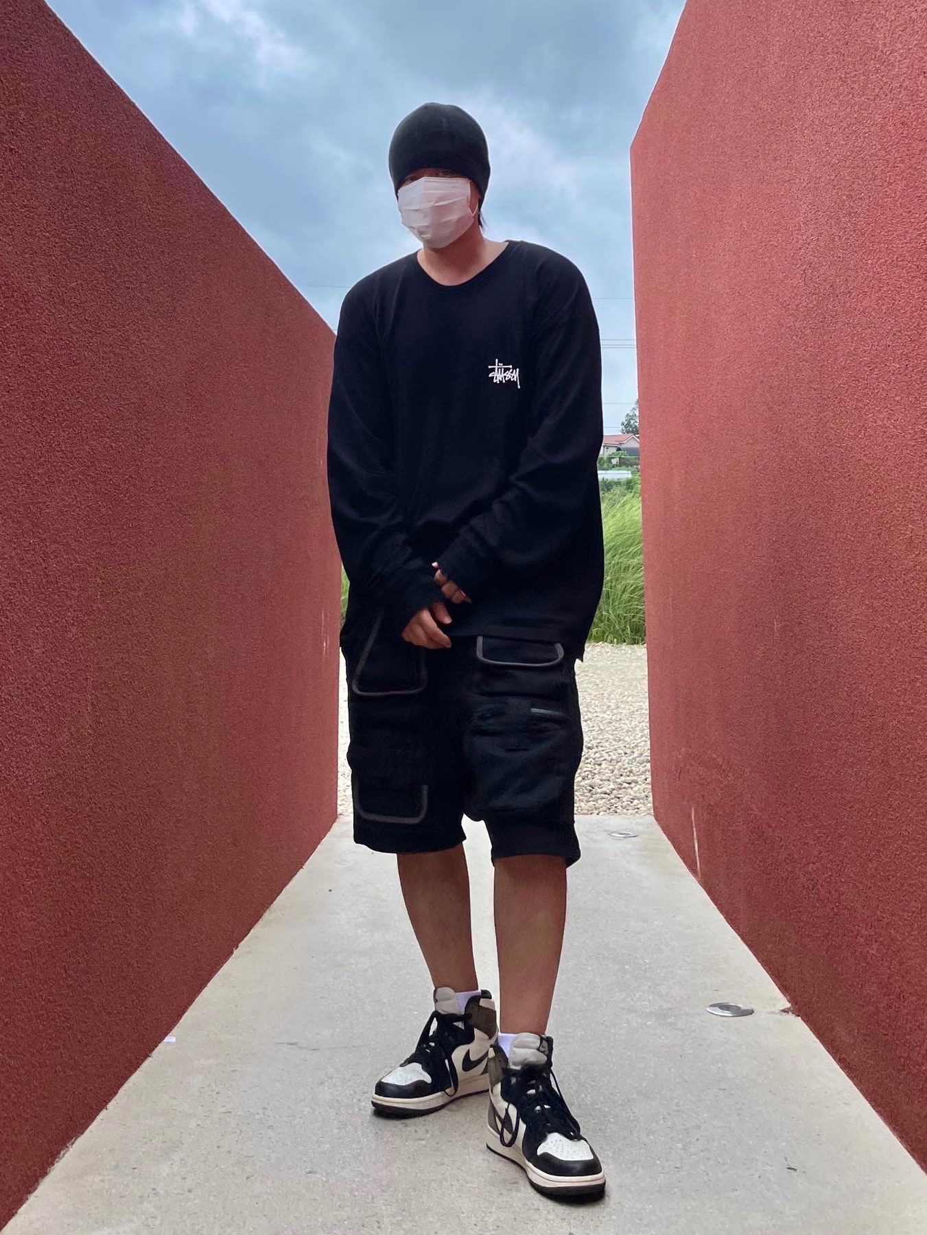 Stussy Debossed Stock Logo Beanie Black, Stussy Basic Stussy LS T-Shirt Black 2022 착용 스타일 - 3