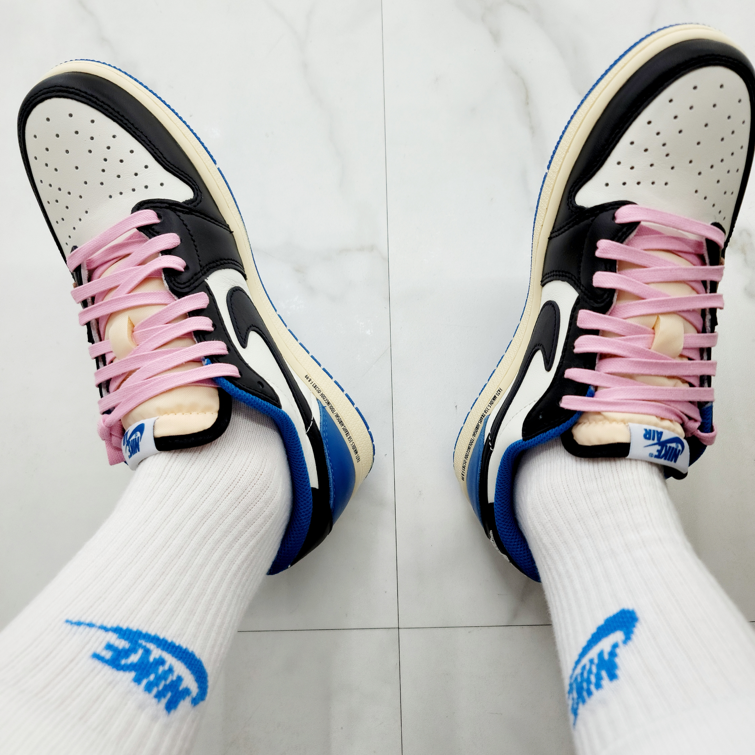 Jordan 1 x Travis Scott x Fragment Retro Low OG SP Military Blue 착용 스타일