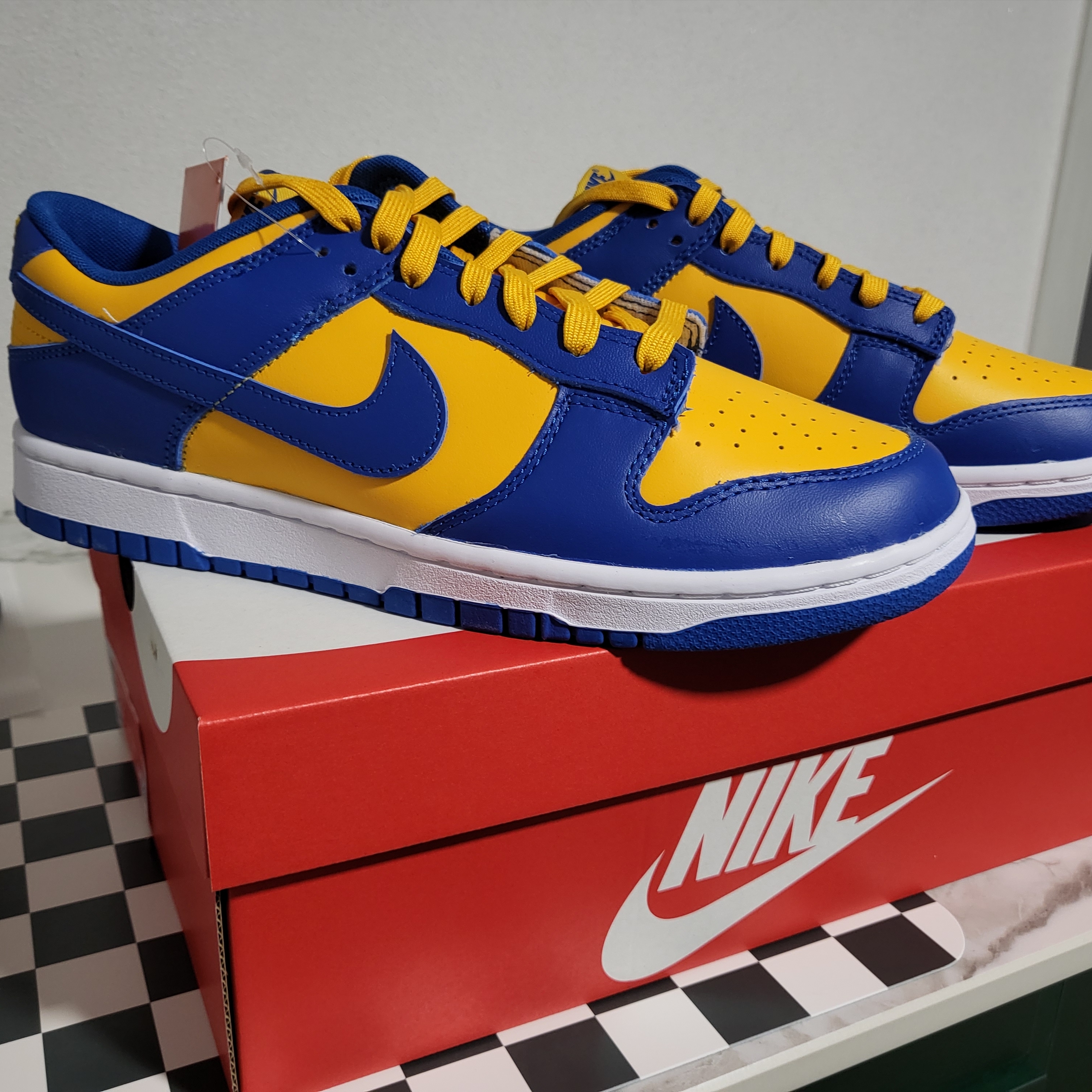 Nike Dunk Low Retro Blue Jay and University Gold 착용 스타일