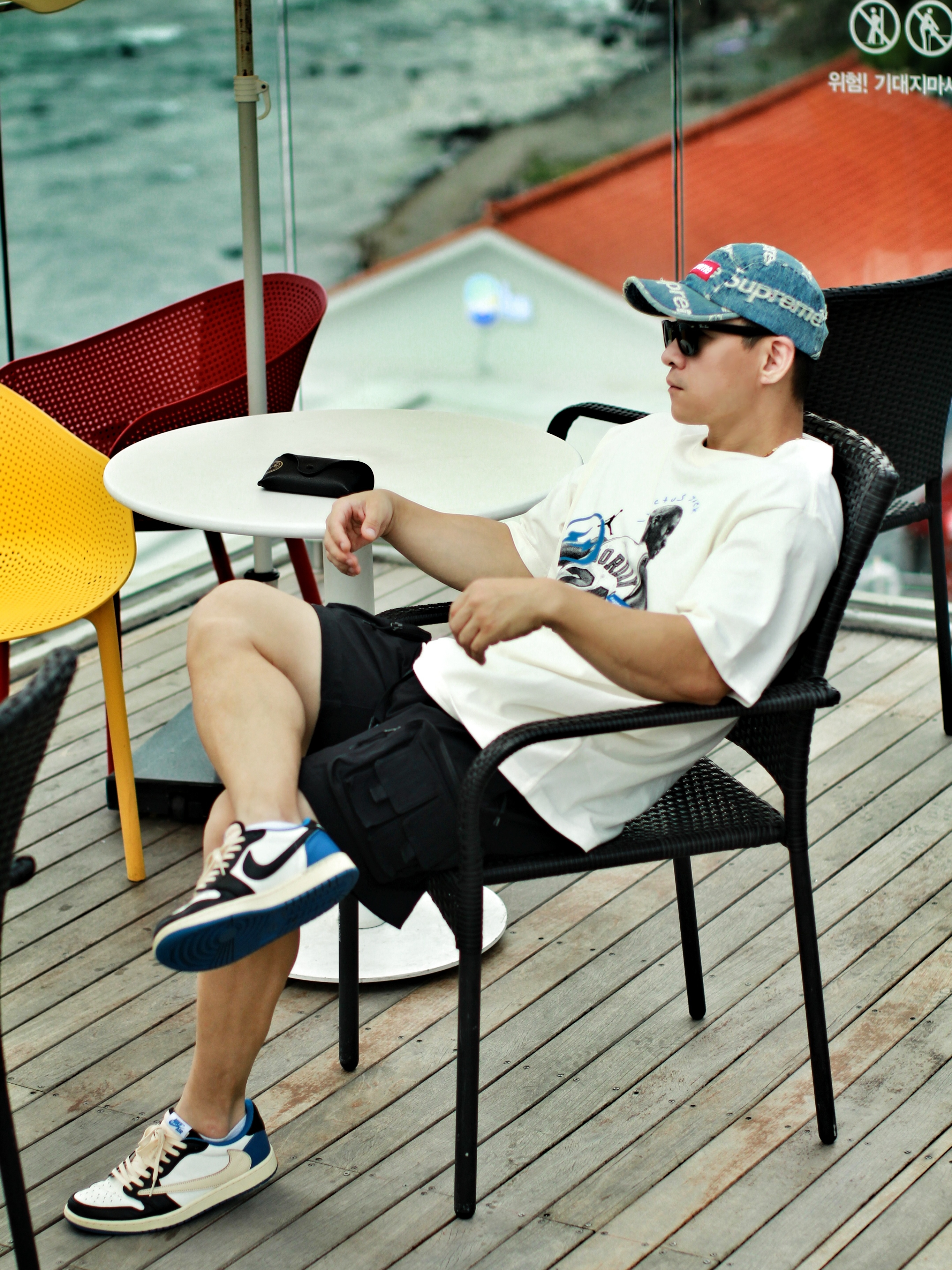 Supreme Frayed Logos Denim Camp Cap Blue - 21SS, Jordan x Travis Scott x Fragment T-Shirt Sail (DJ0619-133) 착용 스타일 - 2
