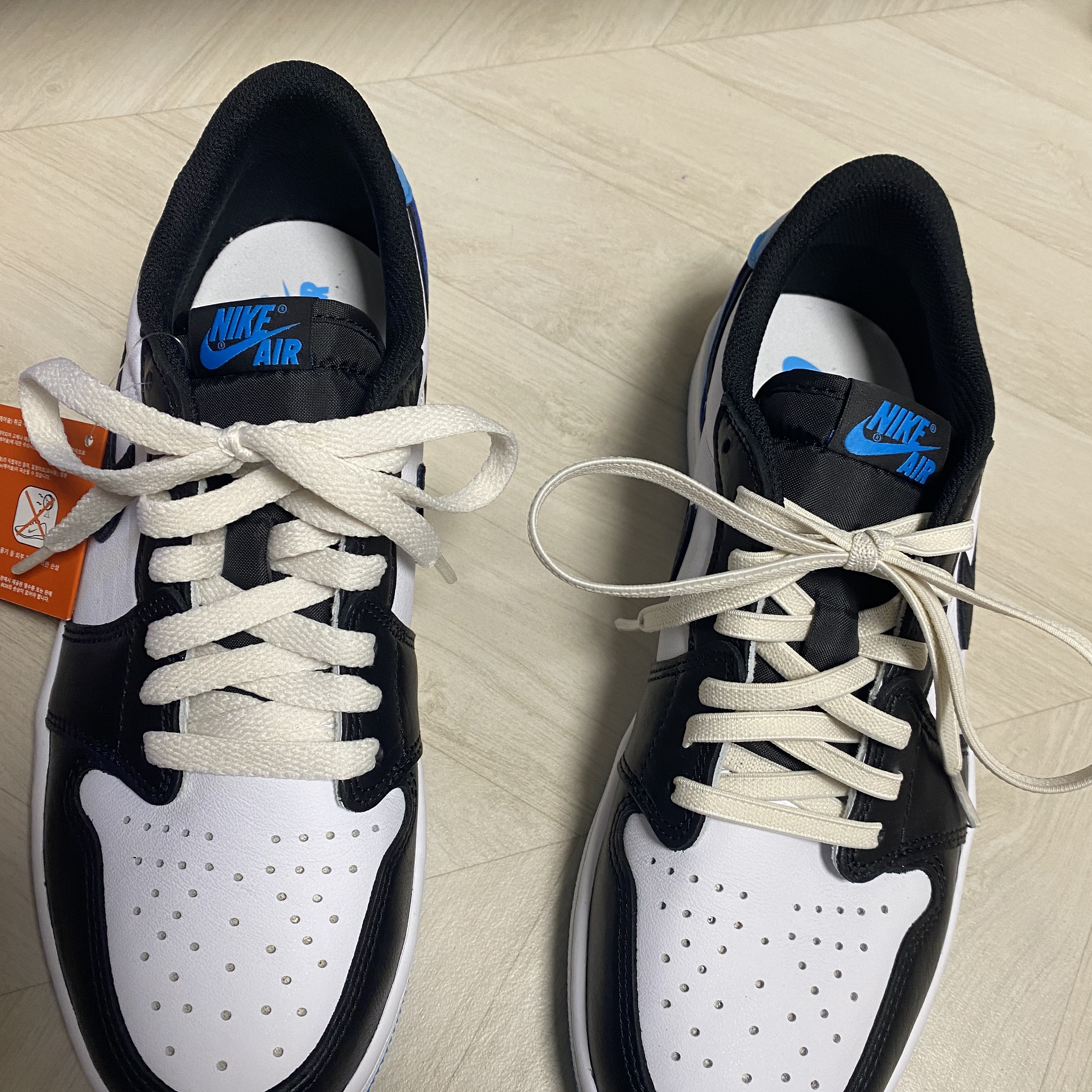 Jordan 1 Retro Low OG Black and Dark Powder Blue 착용 스타일 - 2