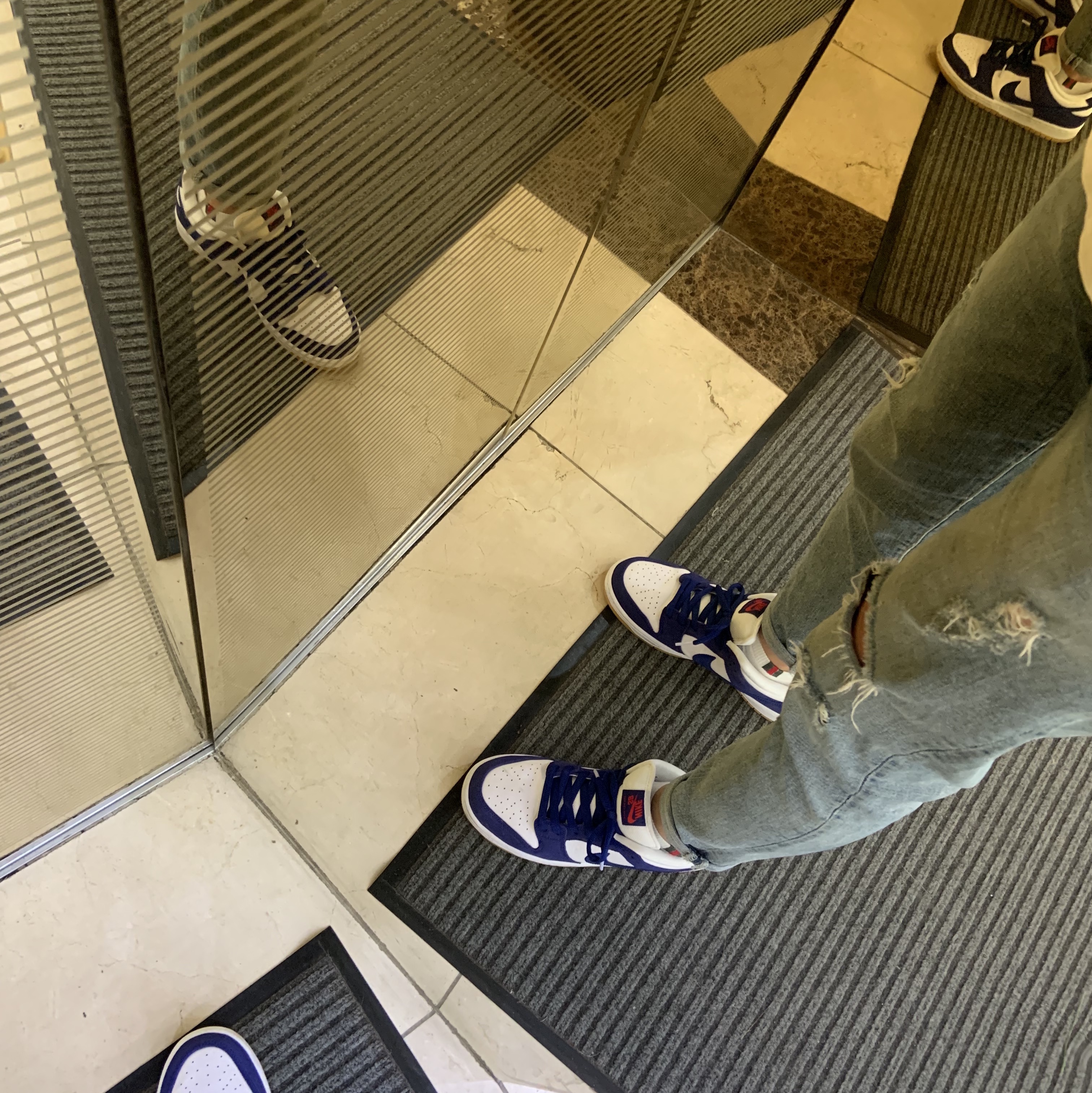 Nike SB Dunk Low Pro Premium Deep Royal Blue 착용 스타일 - 2