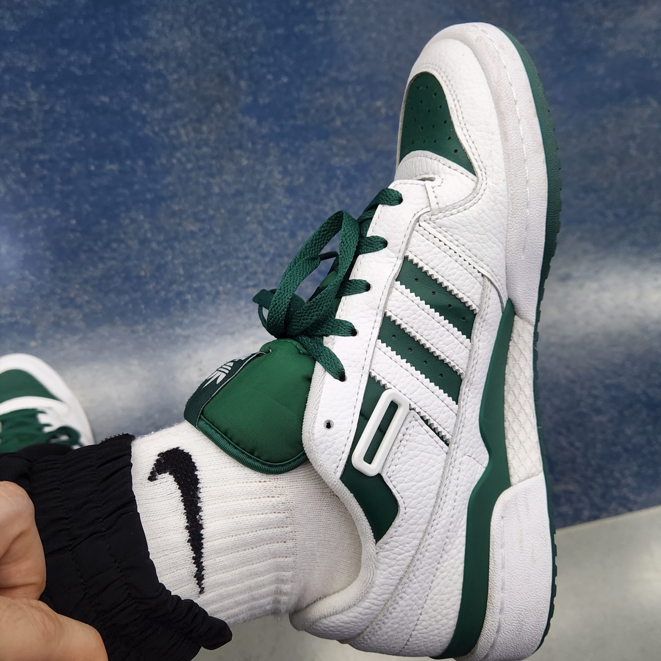 Adidas Forum Low White Collegiate Green 착용 스타일
