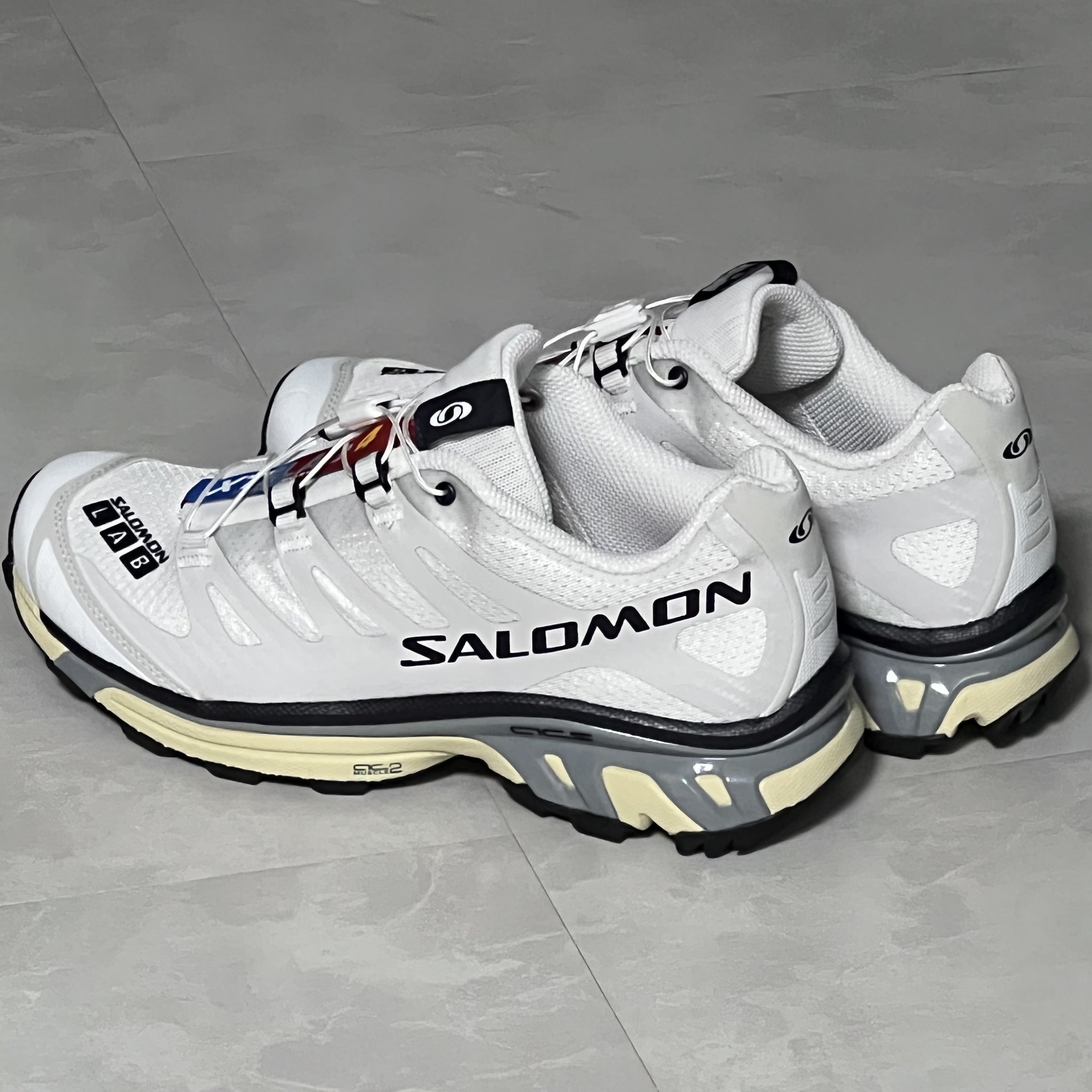 Salomon XT-4 White Lunar Rock 착용 스타일