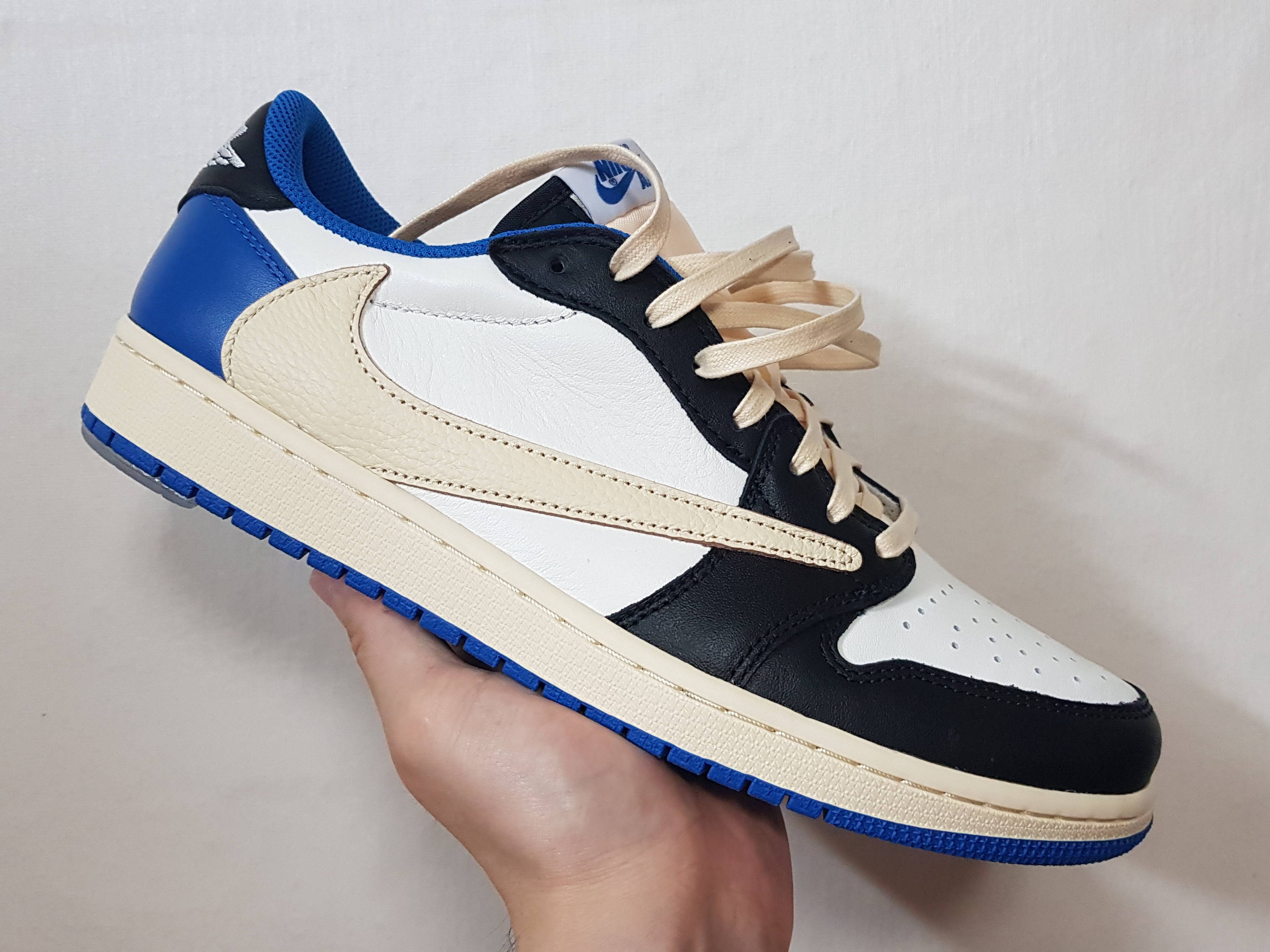 Jordan 1 x Travis Scott x Fragment Retro Low OG SP Military Blue 착용 스타일