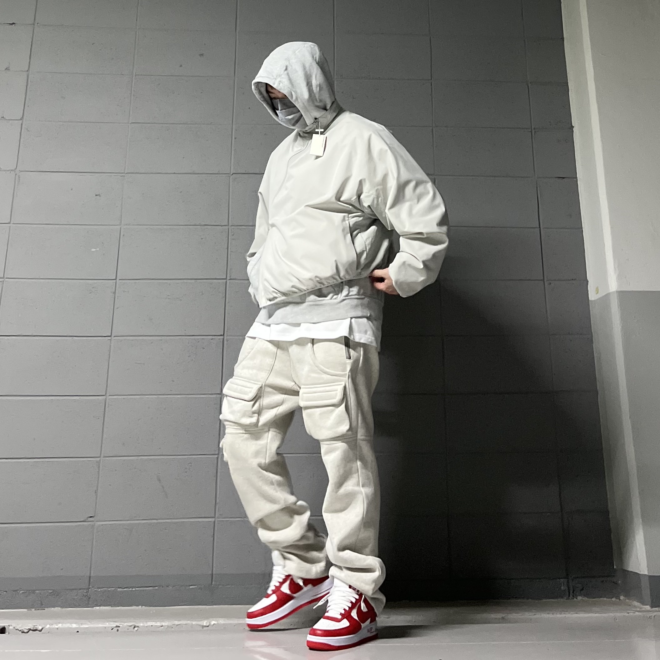 Louis Vuitton x Nike Air Force 1 Low by Virgil Abloh White Comet Red, Nike M NRG Hoodie Grey Heather 착용 스타일 - 2
