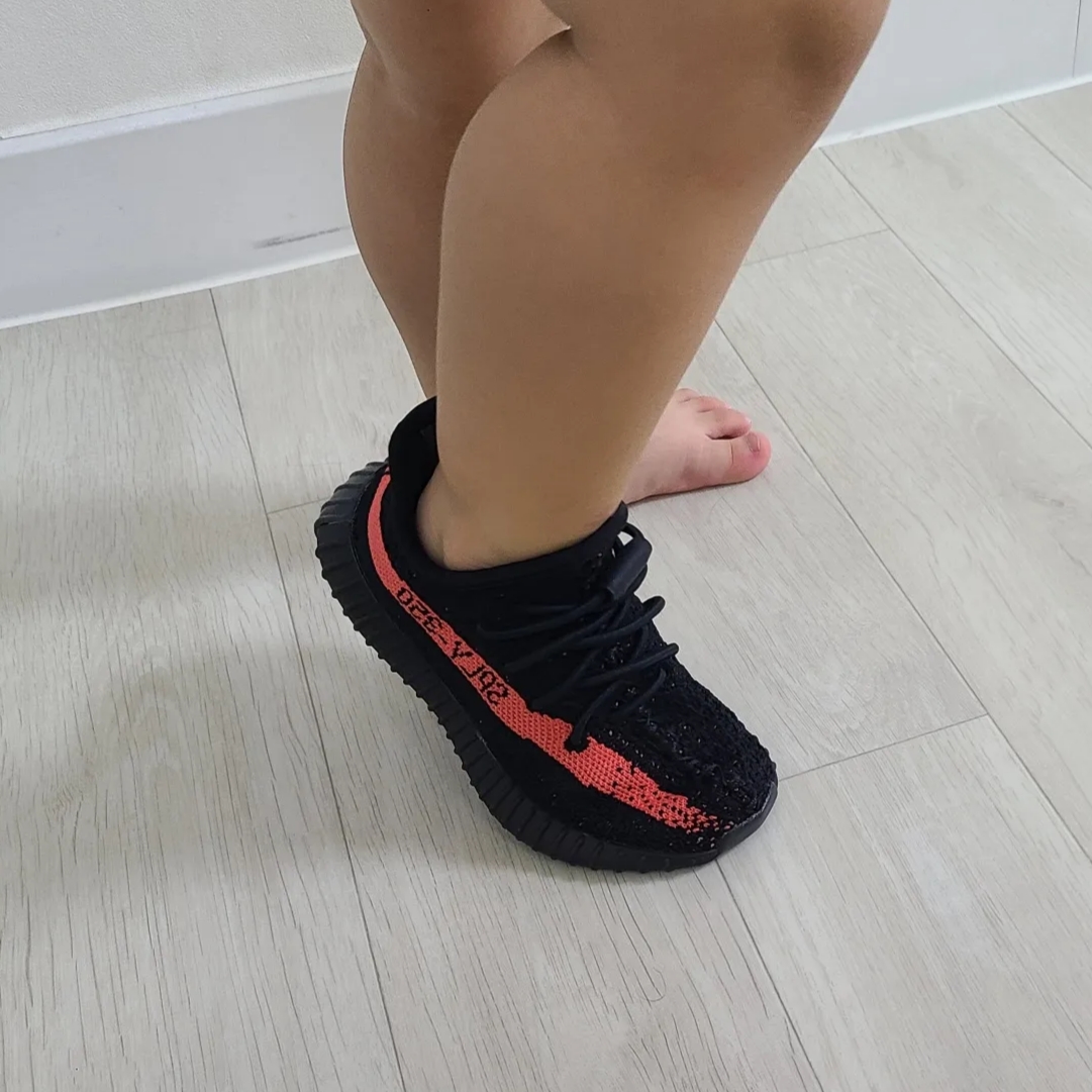 Adidas Yeezy Boost 350 V2 Core Black Red 2016, Adidas Yeezy Boost 350 V2 Core Black Red 2022/2023 착용 스타일 - 3