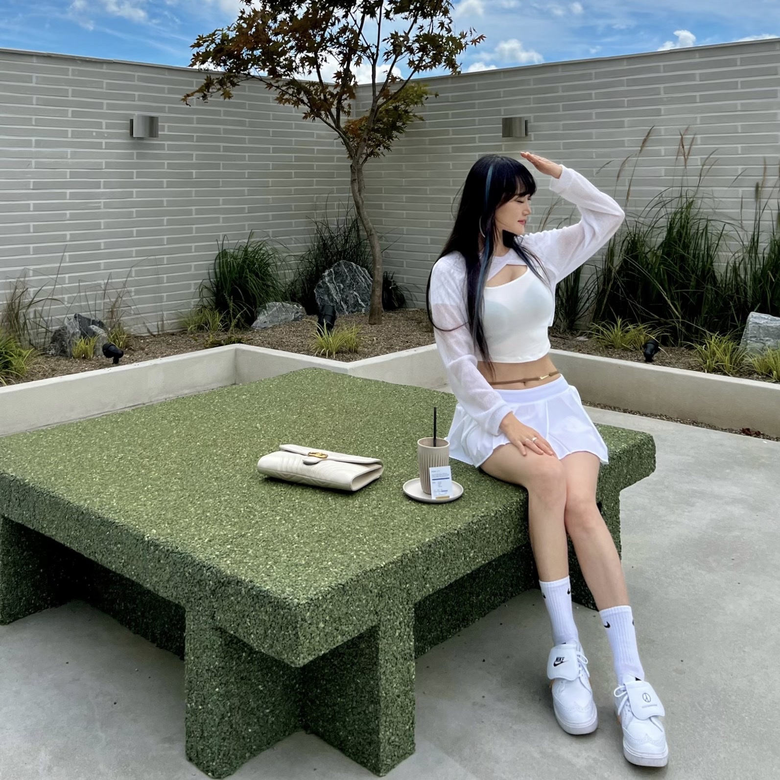 Nike x Peaceminusone Kwondo1 White, Gucci GG Marmont Matalasse Clutch Black 착용 스타일 - 2
