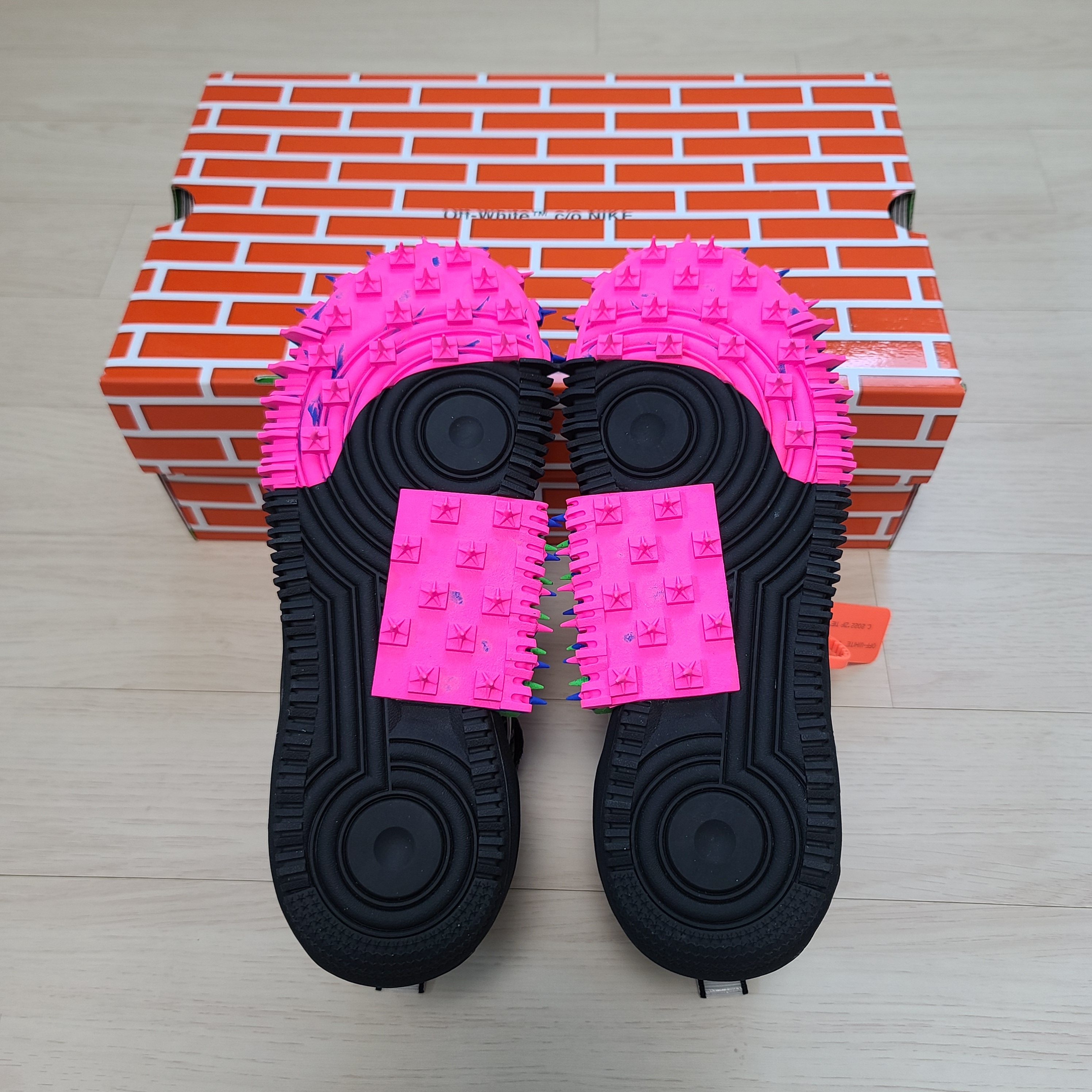 Nike x Off-White Air Force 1 Mid SP Black 착용 스타일 - 4