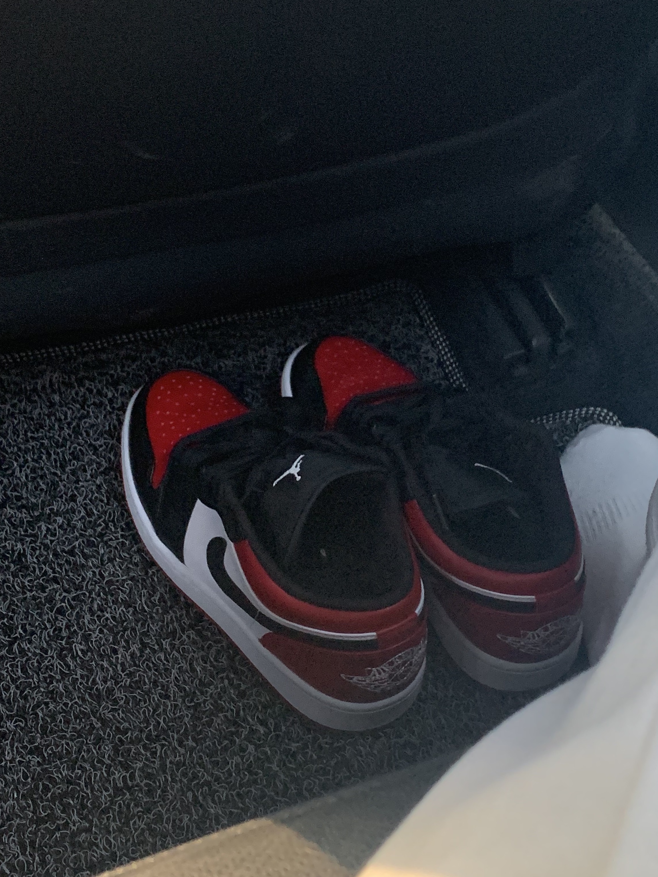 Jordan 1 Low Bred Toe 착용 스타일 - 1