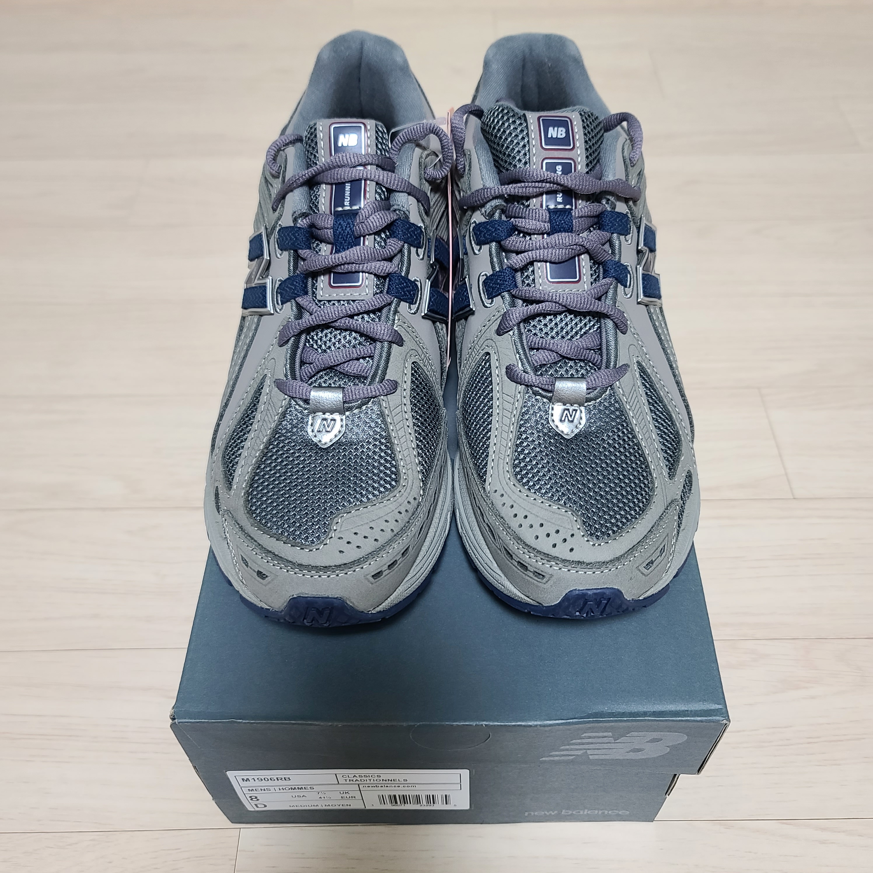 New Balance 1906R Charcoal Grey 착용 스타일 - 2
