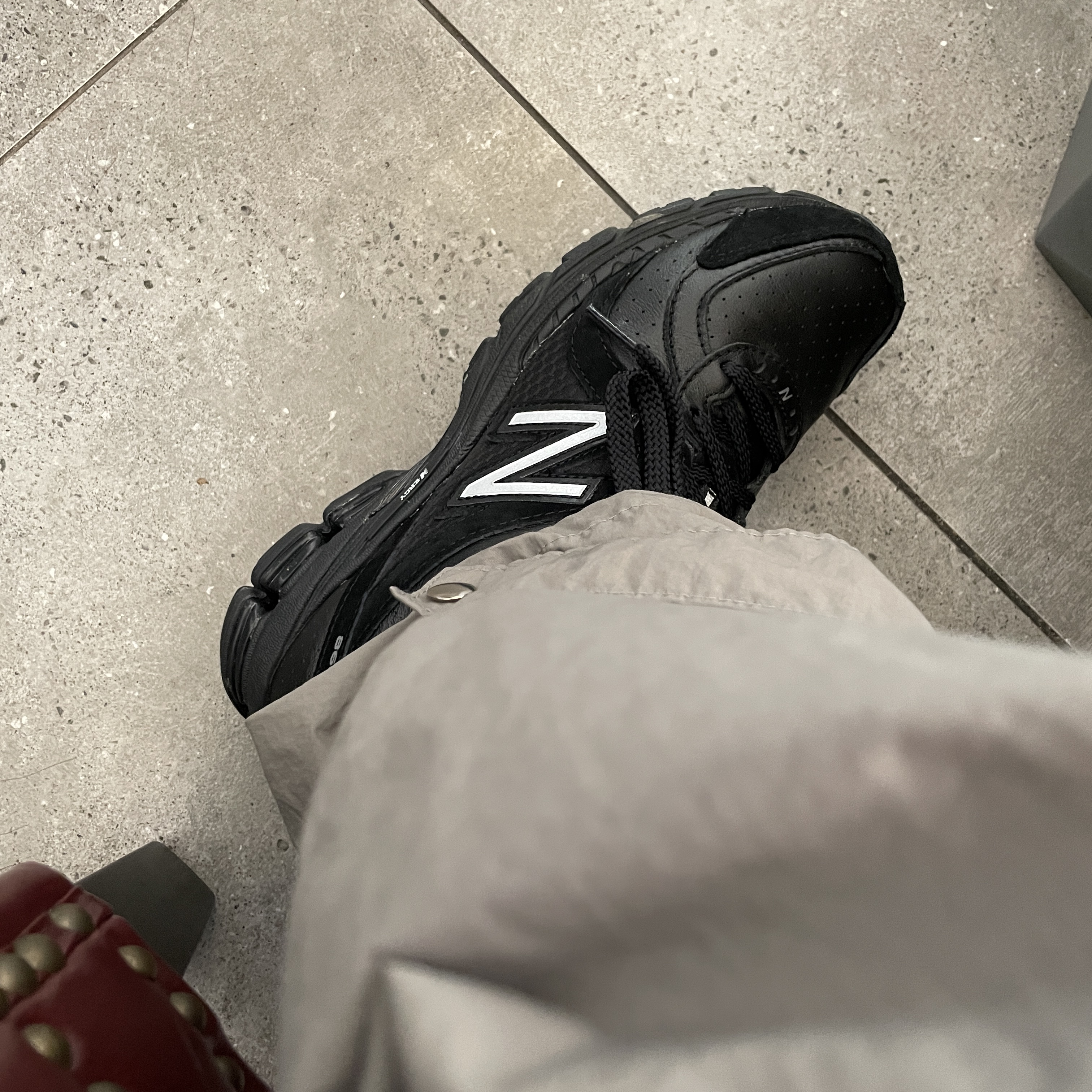 New Balance x Thisisneverthat 860v2 Black 착용 스타일
