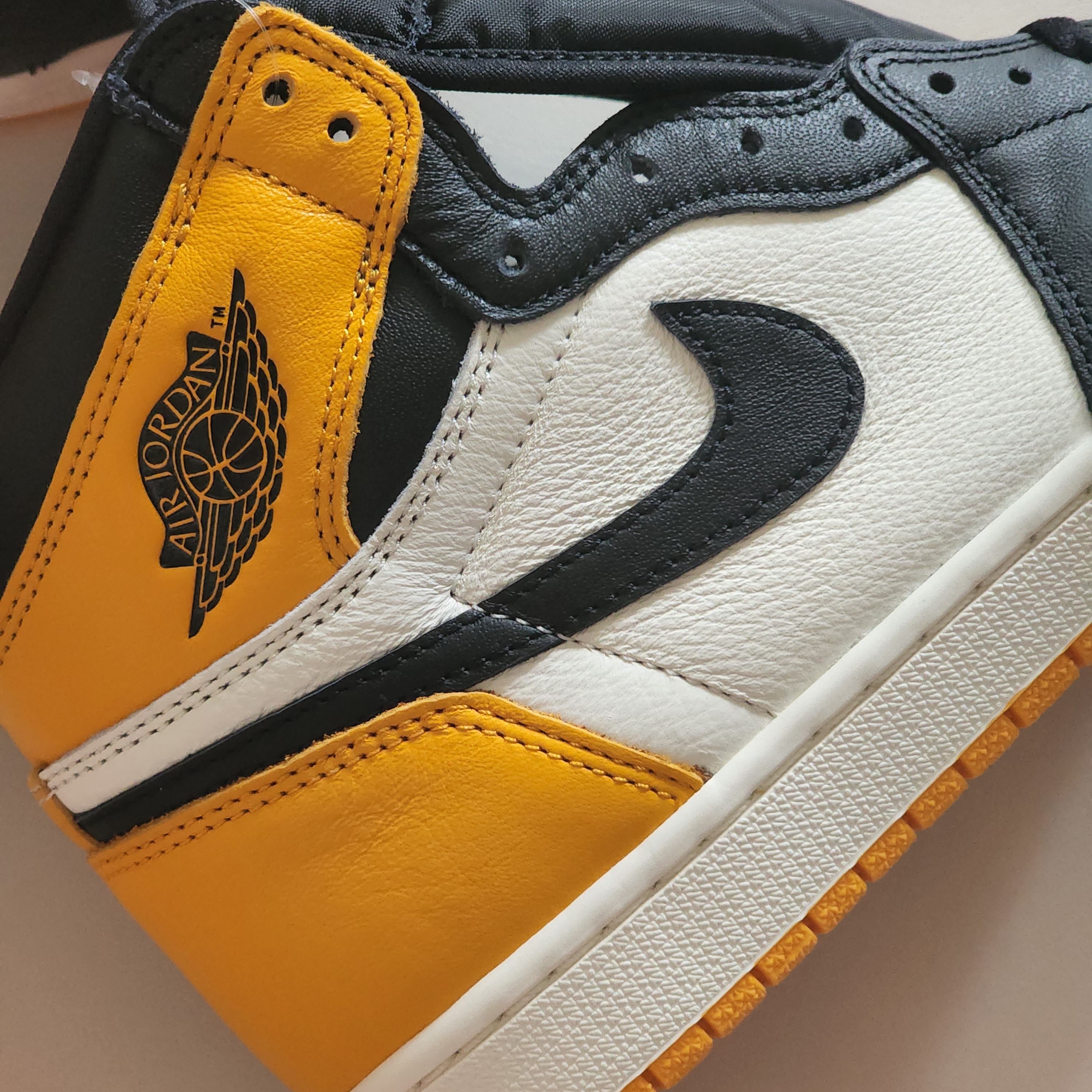 Jordan 1 Retro High OG Taxi 착용 스타일 - 5