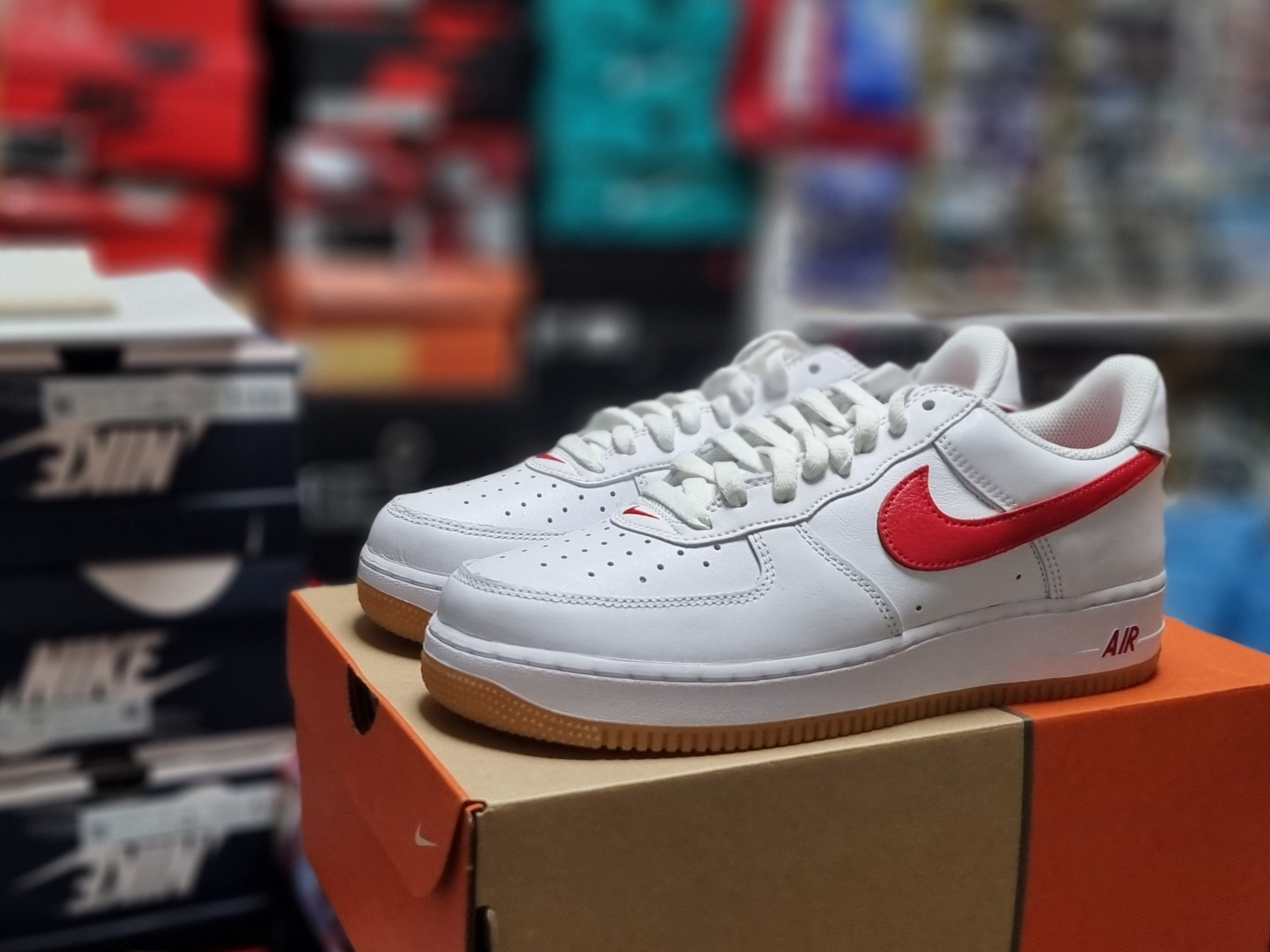 Nike Air Force 1 Low Retro Color of the Month University Red 착용 스타일