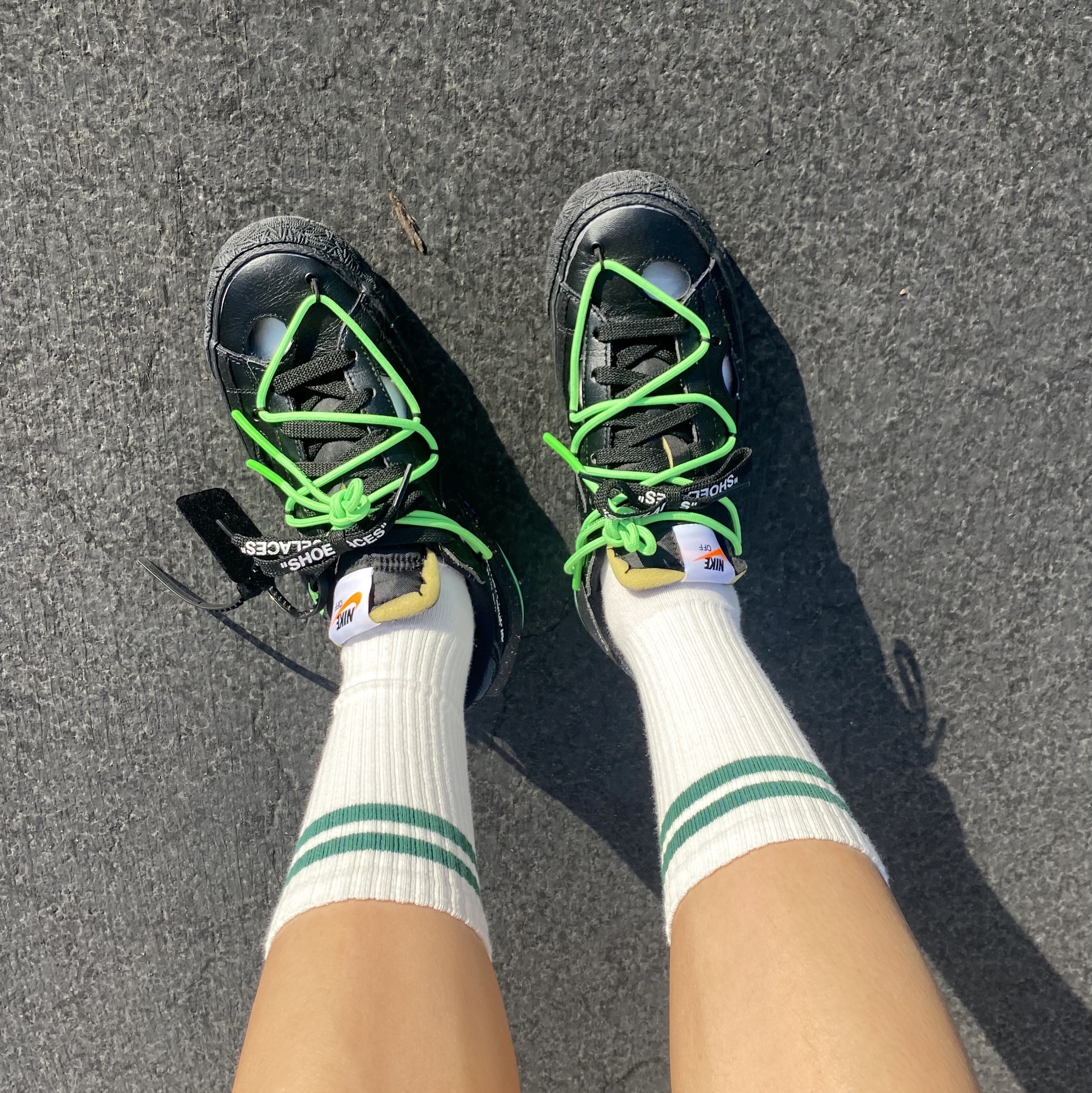 Nike x Off-White Blazer Low '77 Black and Electro Green 착용 스타일 - 1