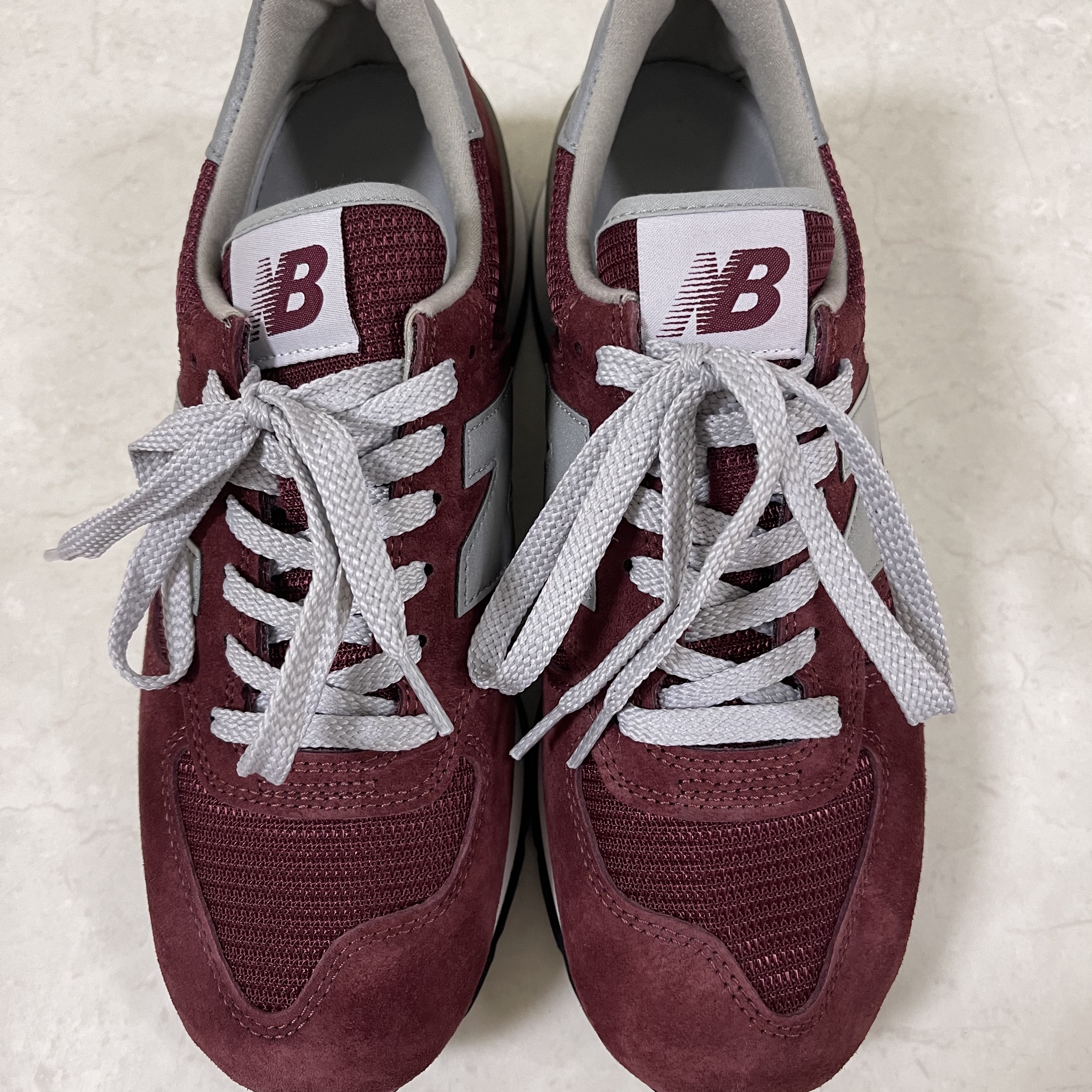 New Balance 990 Made in USA Bringback Burgundy 착용 스타일 - 5