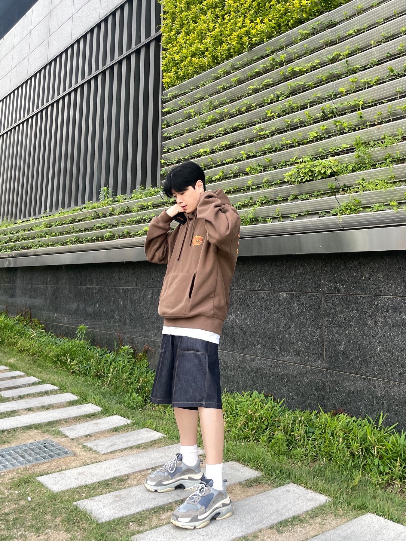 Balenciaga Triple S Split Brack Grey 2018, Stussy Slugger Hood Coffee 착용 스타일 - 1