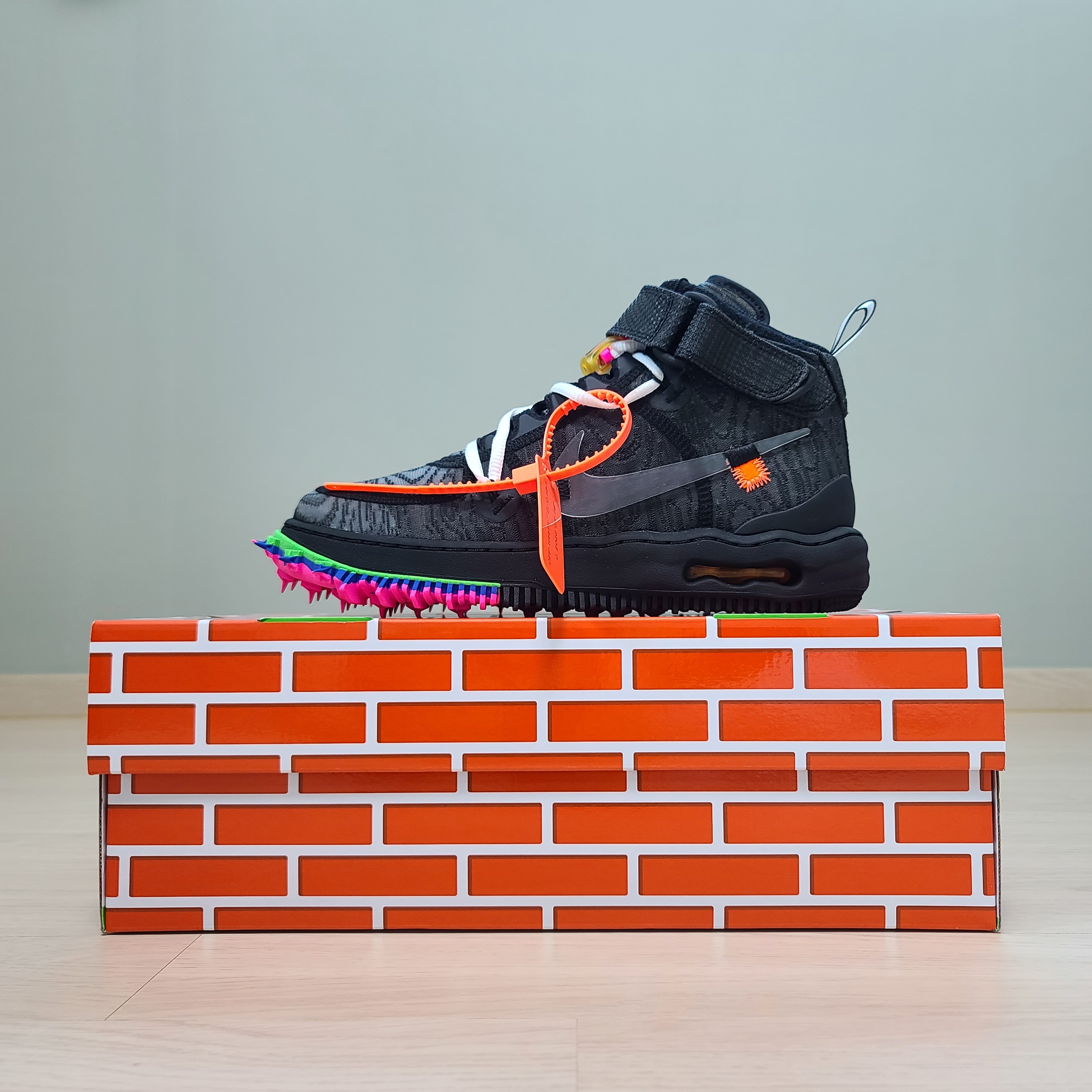 Nike x Off-White Air Force 1 Mid SP Black 착용 스타일 - 1