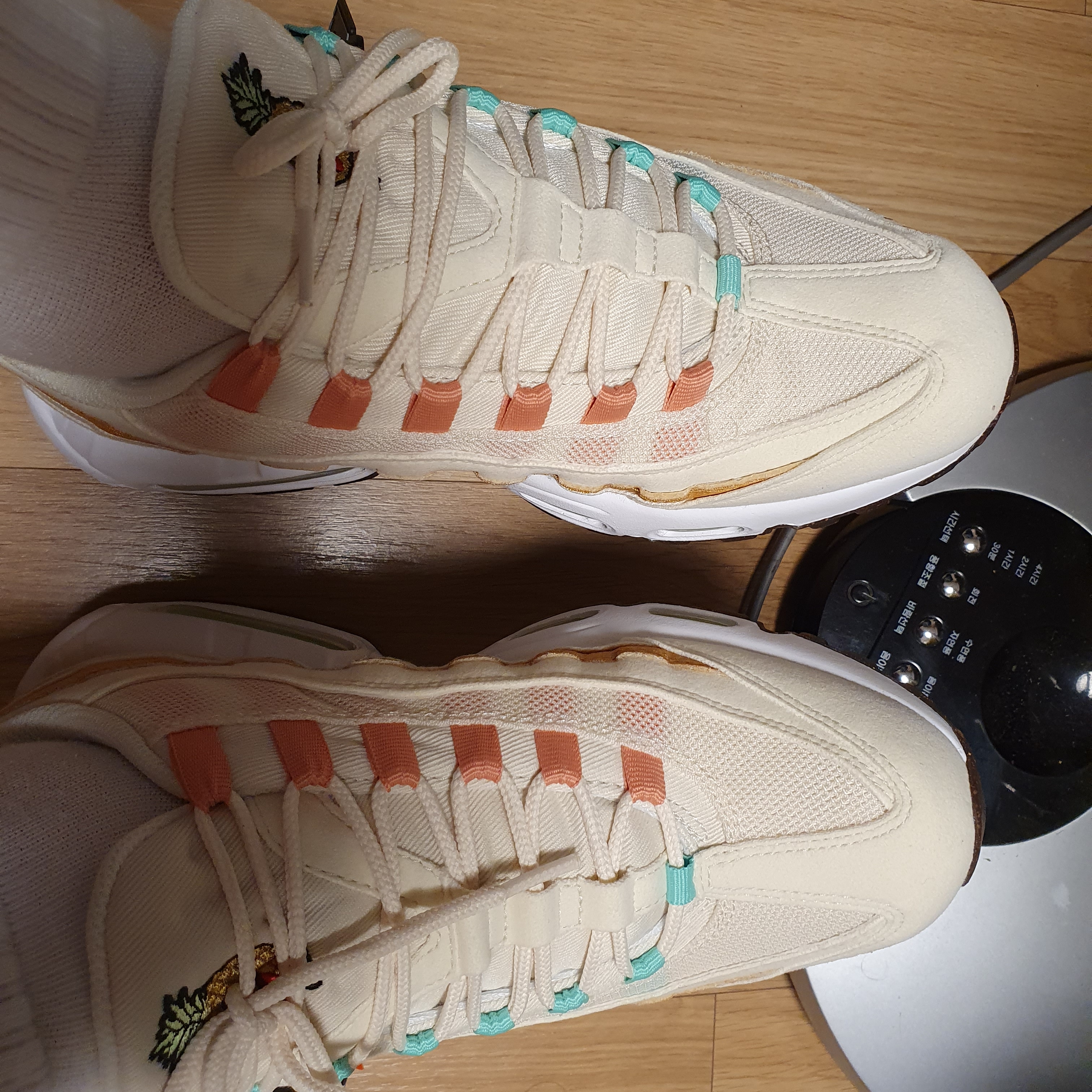 Nike Air Max 95 NRG Pineapple 착용 스타일 - 2