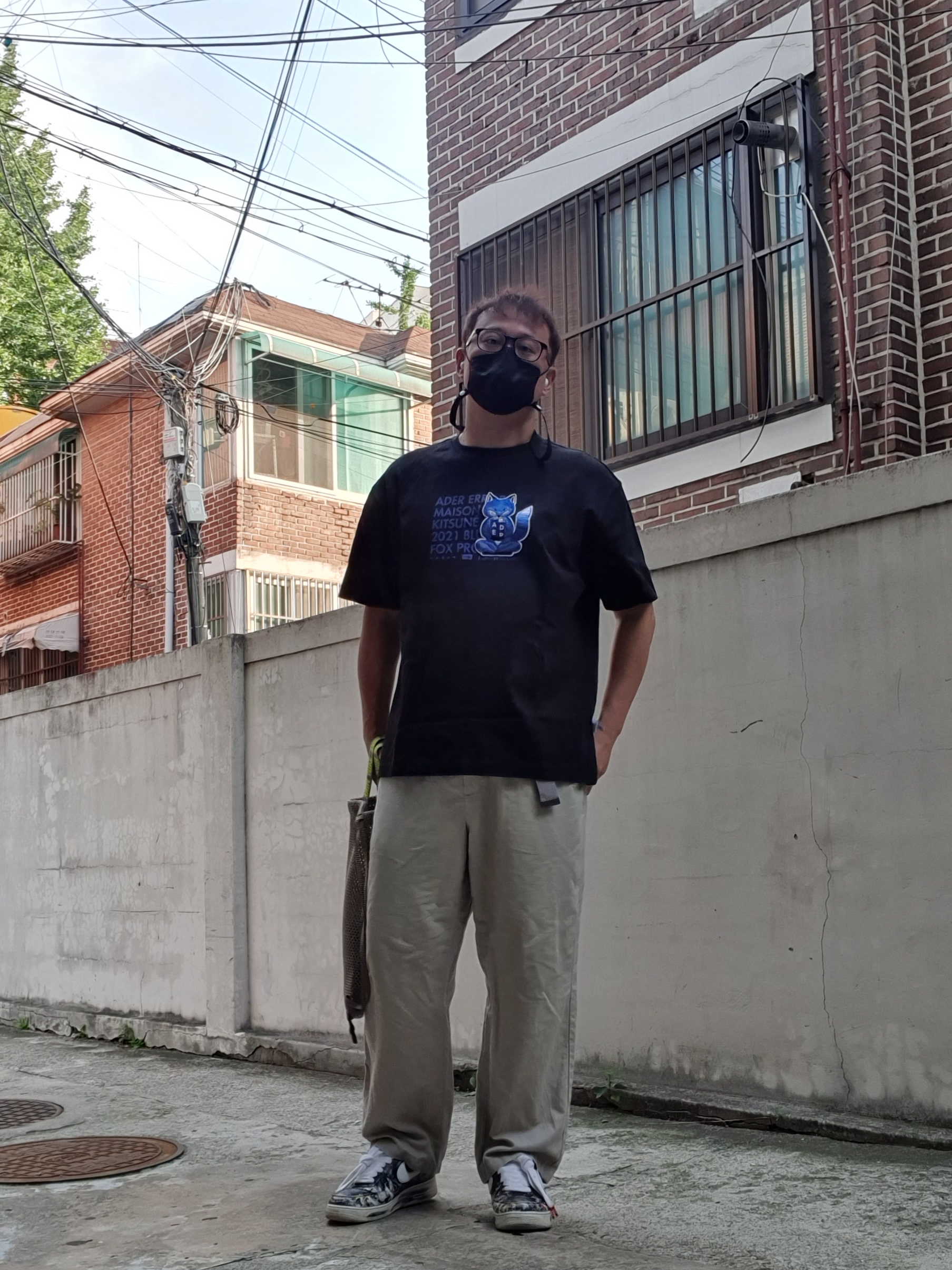 Maison Kitsune x Ader Error Meditation Fox T-Shirt Black, Nike x Peaceminusone Air Force 1 Low Para-Noise 착용 스타일