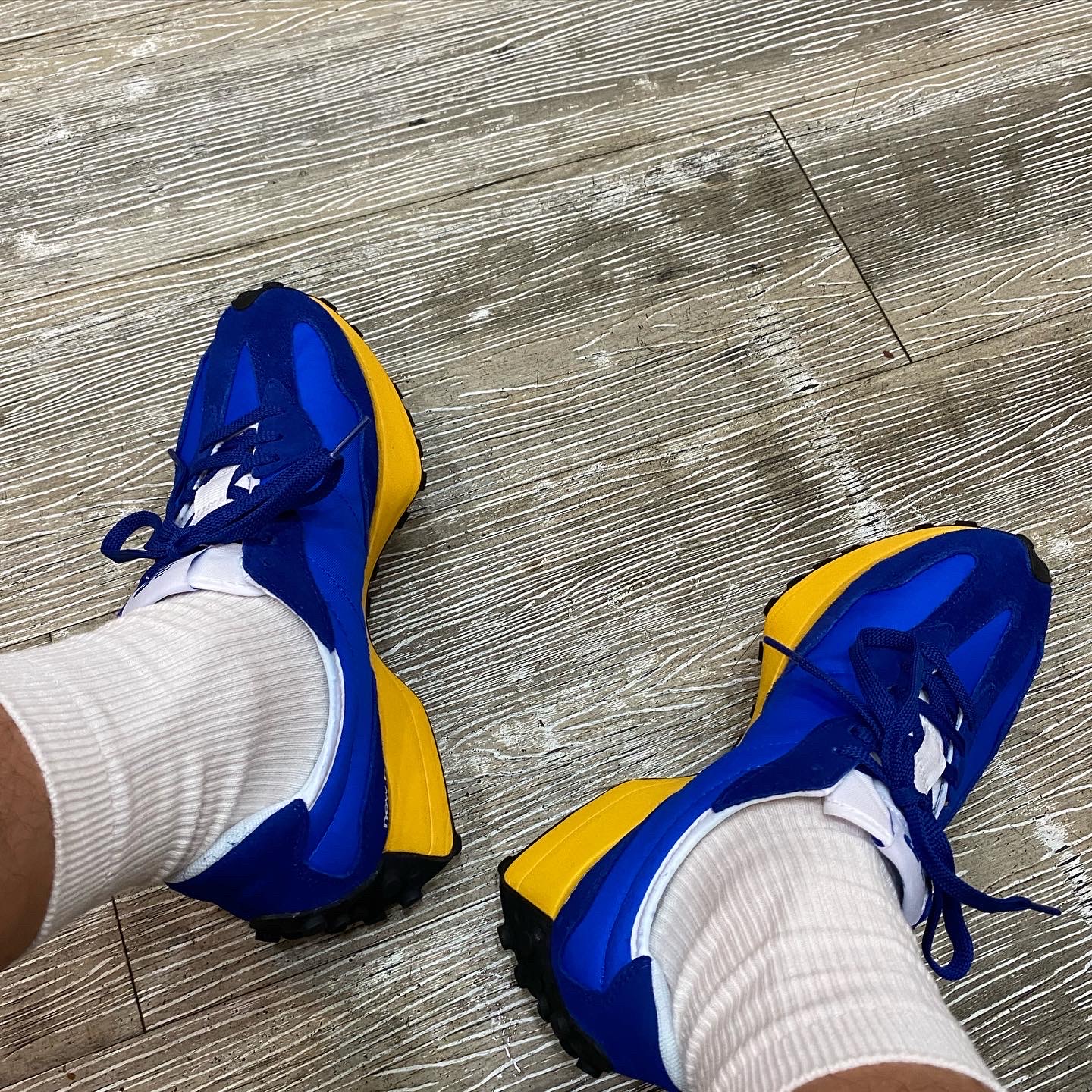 New Balance 327 Blue 착용 스타일 - 2