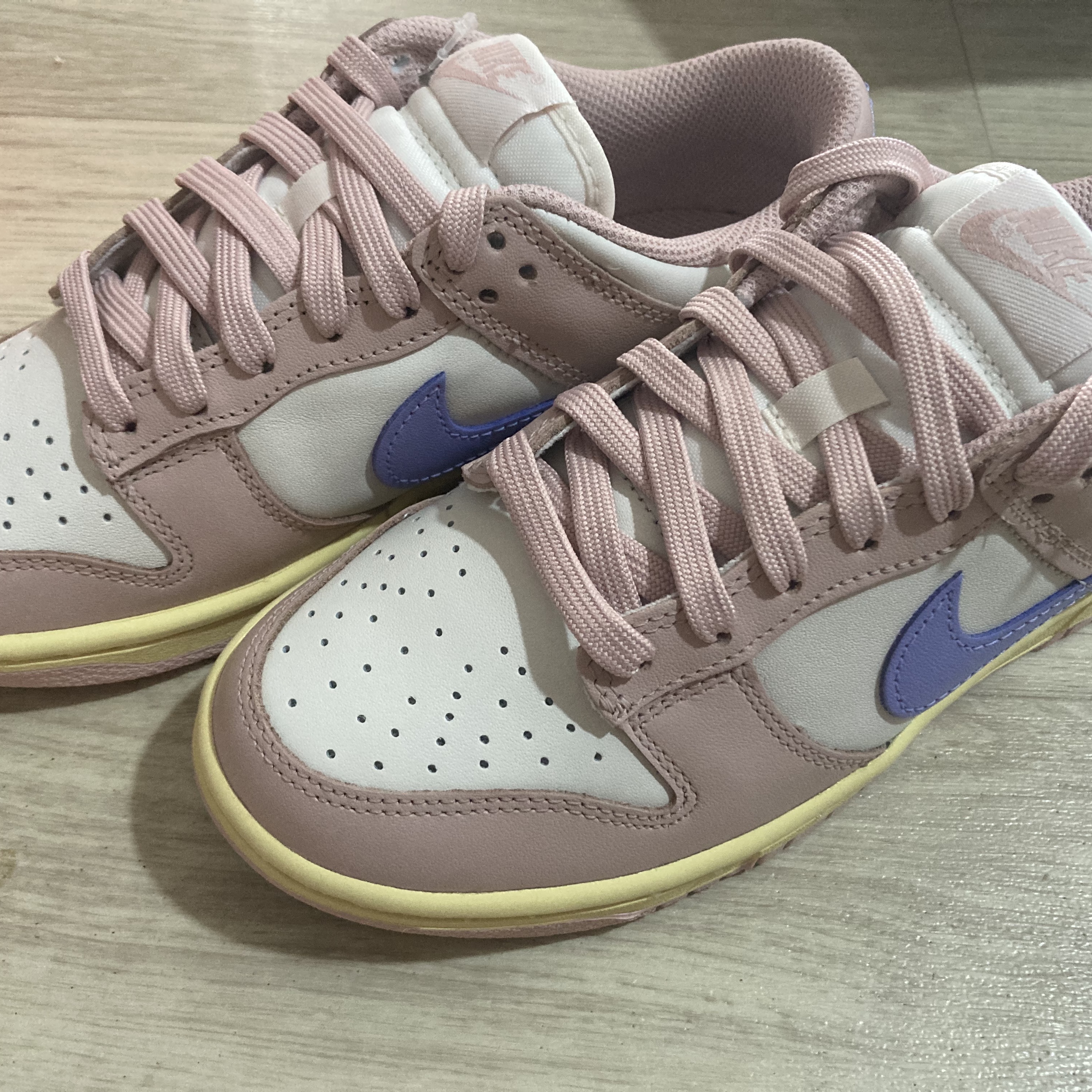 (W) Nike Dunk Low Pink Oxford 착용 스타일 - 1