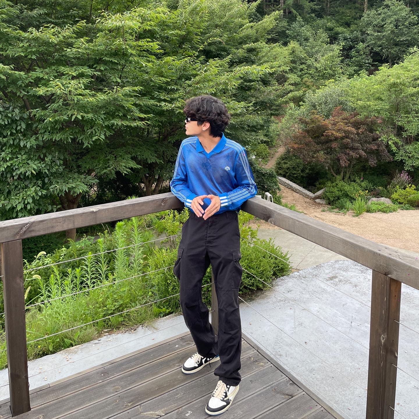 Jordan 1 x Travis Scott x Fragment Retro Low OG SP Military Blue, Nike x Travis Scott Air Max 1 Cact.us Gold 착용 스타일 - 1