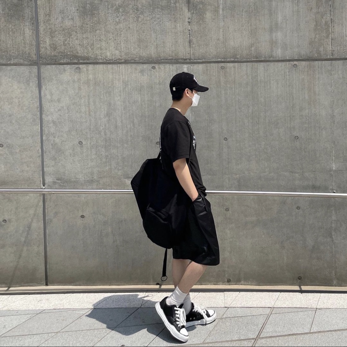 Maison Mihara Yasuhiro Peterson OG Sole Rubber Painted Canvas Low-top Sneakers Black, Stussy x Our Legacy Surfman 2 Pigment Dyed T-Shirt Black 착용 스타일