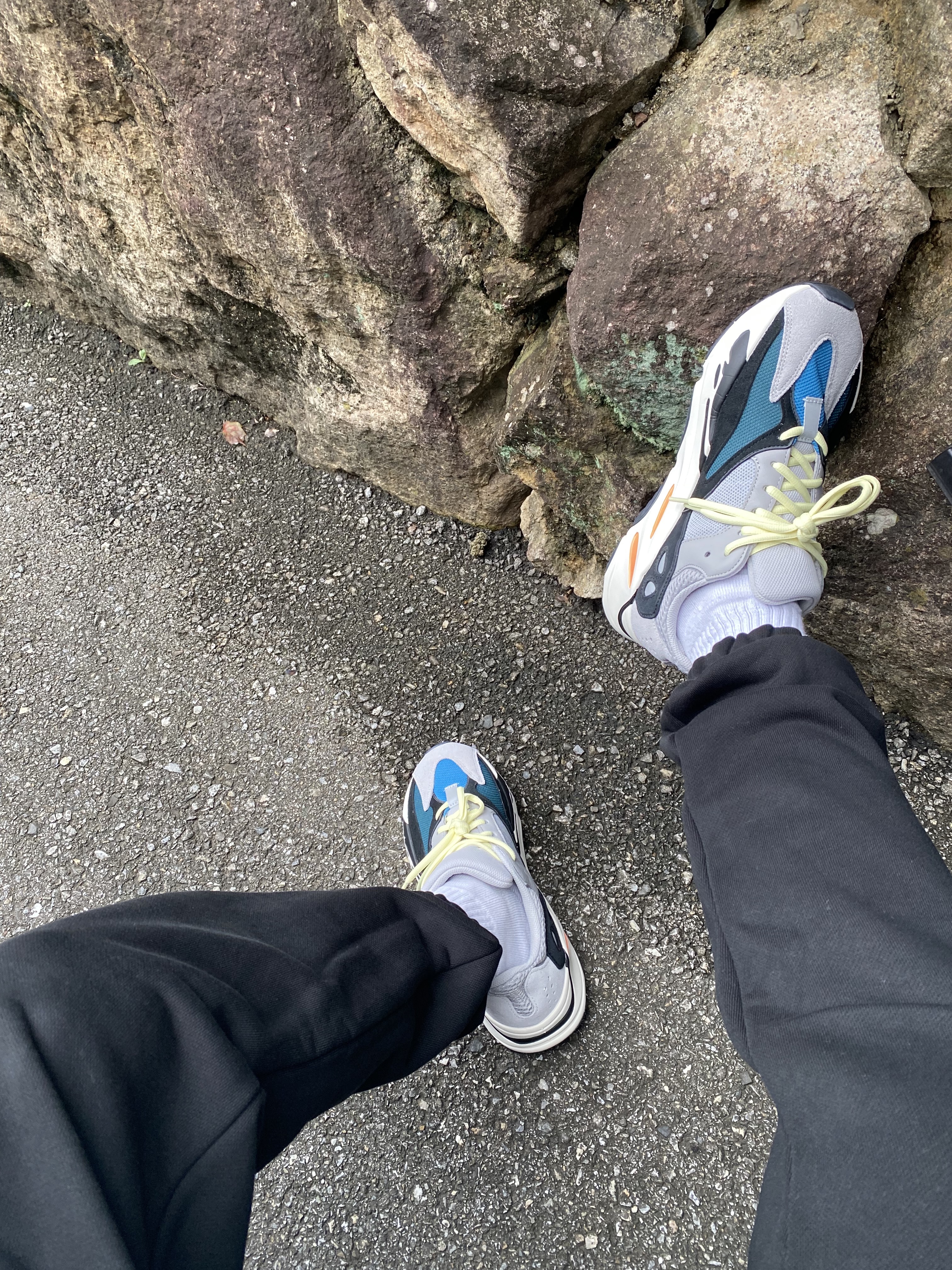 Adidas Yeezy Boost 700 Wave Runner Solid Grey 2021/2022 착용 스타일 - 2