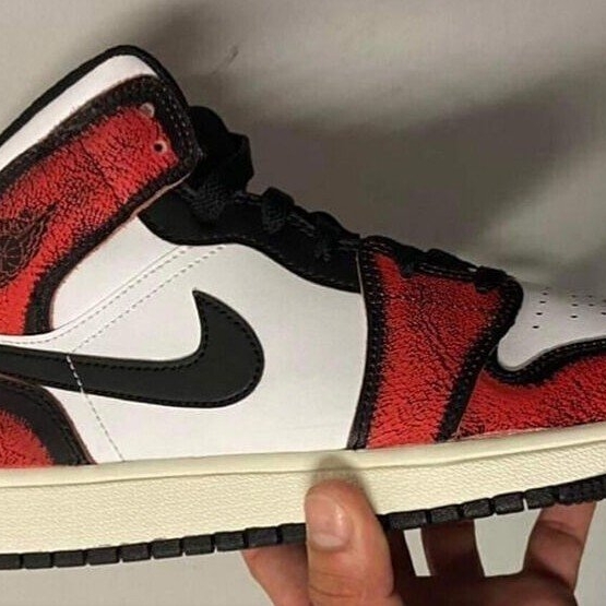 Jordan 1 Mid SE Infrared 23 착용 스타일