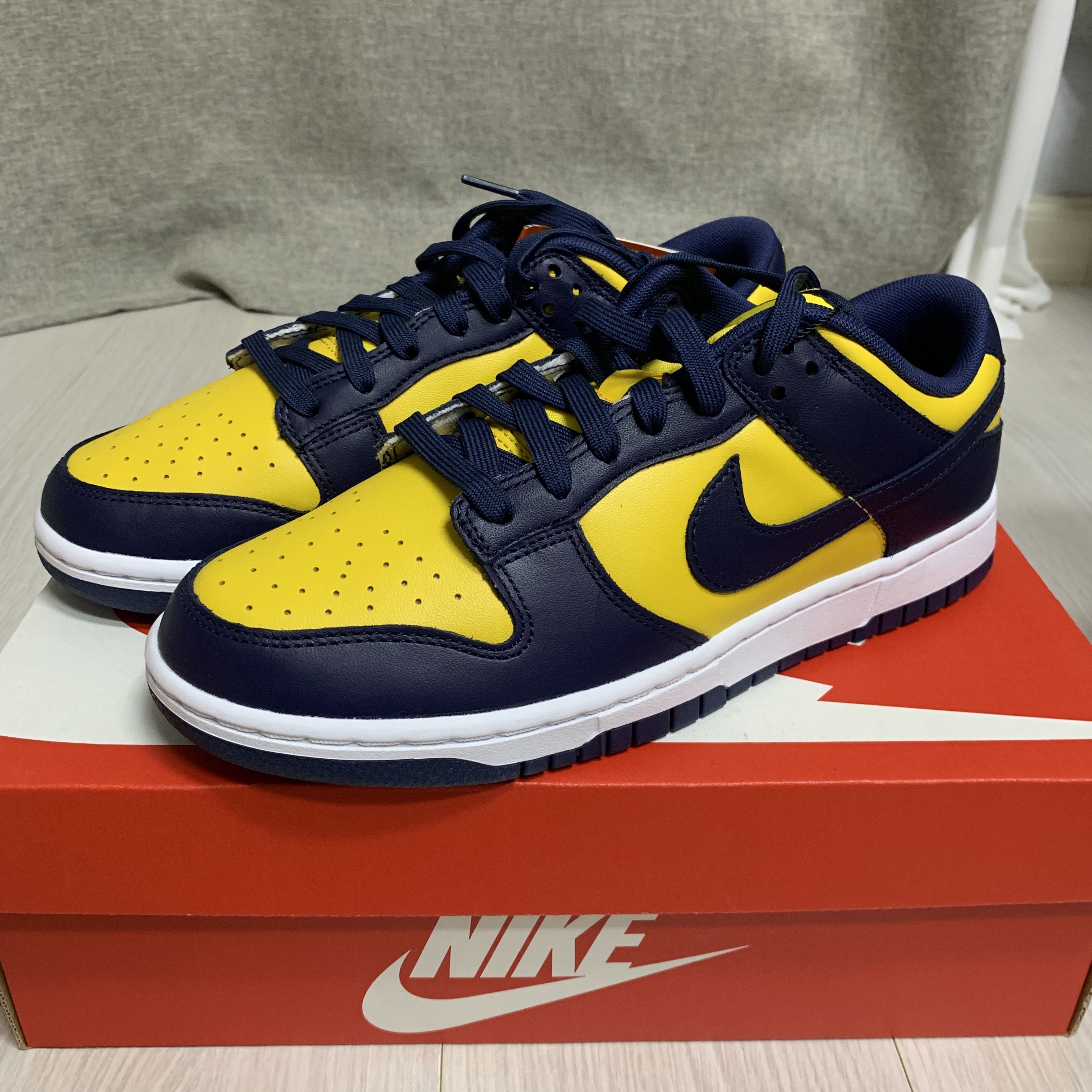 Nike Dunk Low Retro Varsity Maize 착용 스타일