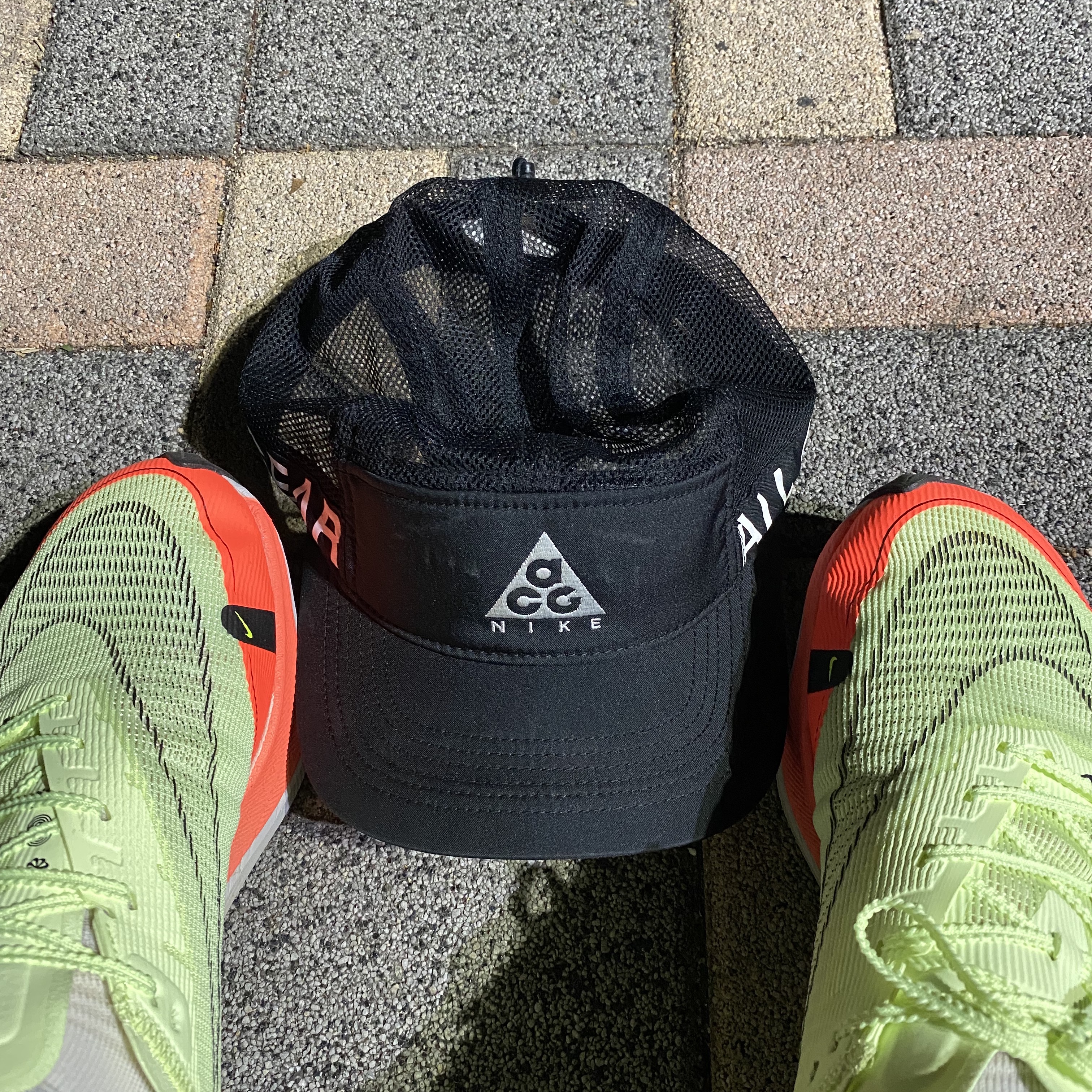 Nike ZoomX Vaporfly Next% 2 Barely Volt Hyper Orange 착용 스타일 - 1
