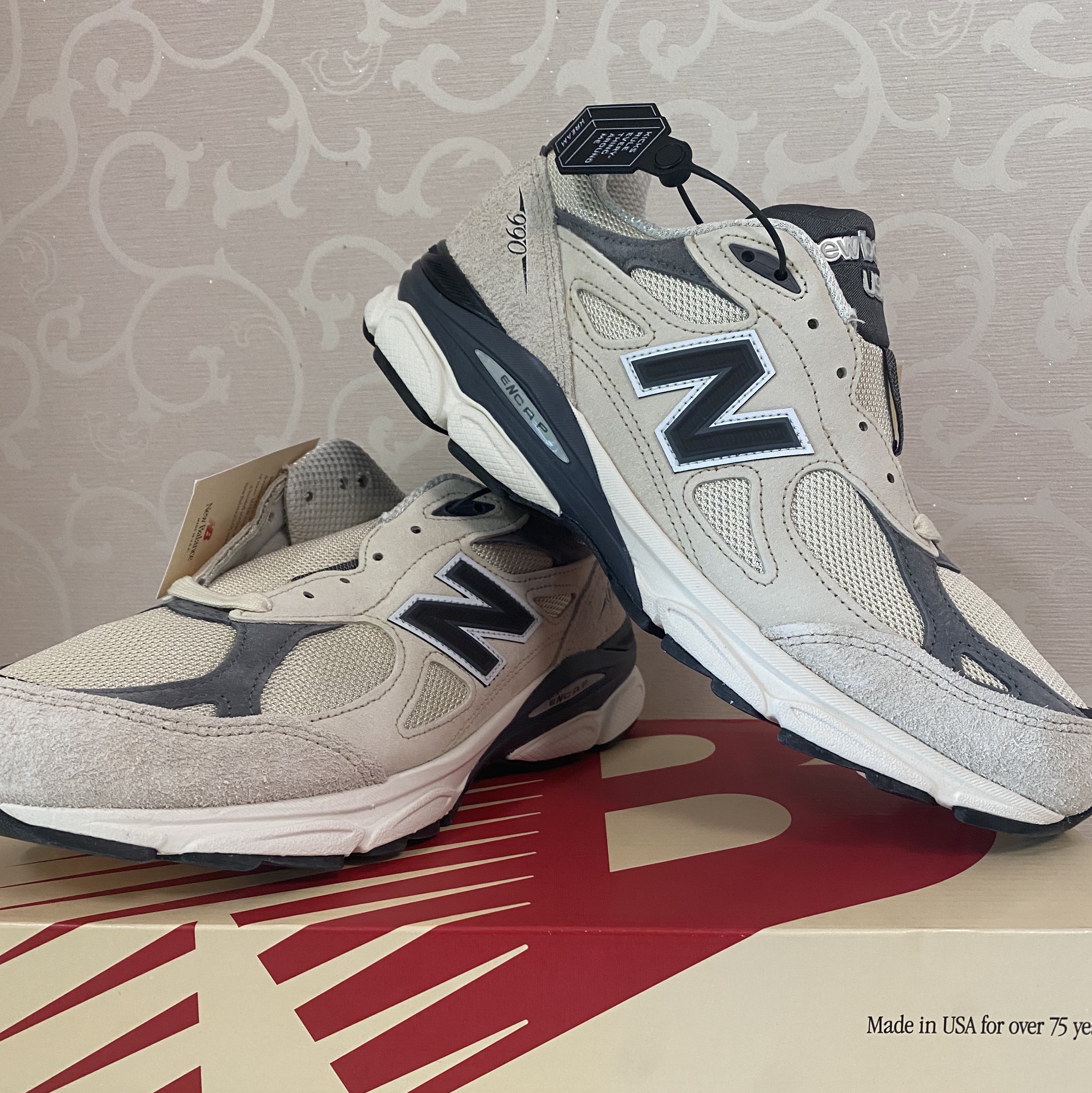 New Balance 990v3 Made in USA Moonbeam Macadamia Nut 착용 스타일