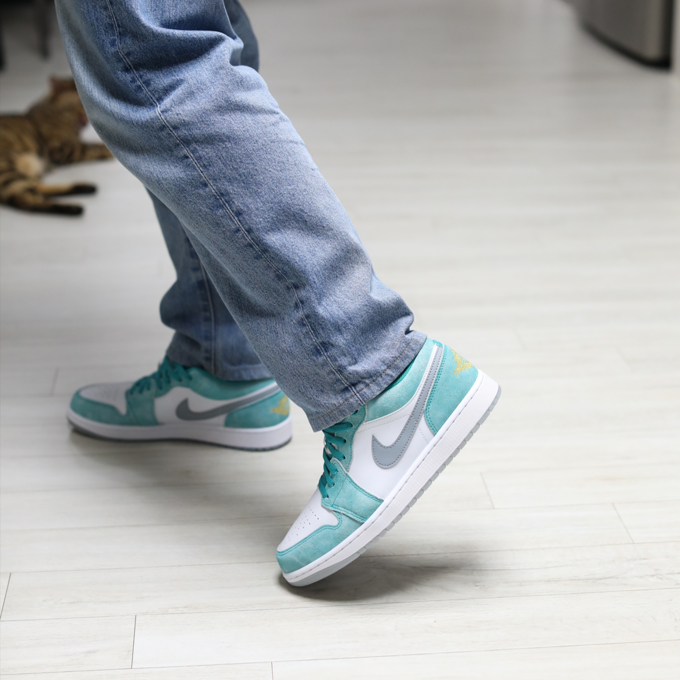 Jordan 1 Low SE New Emerald 착용 스타일 - 1