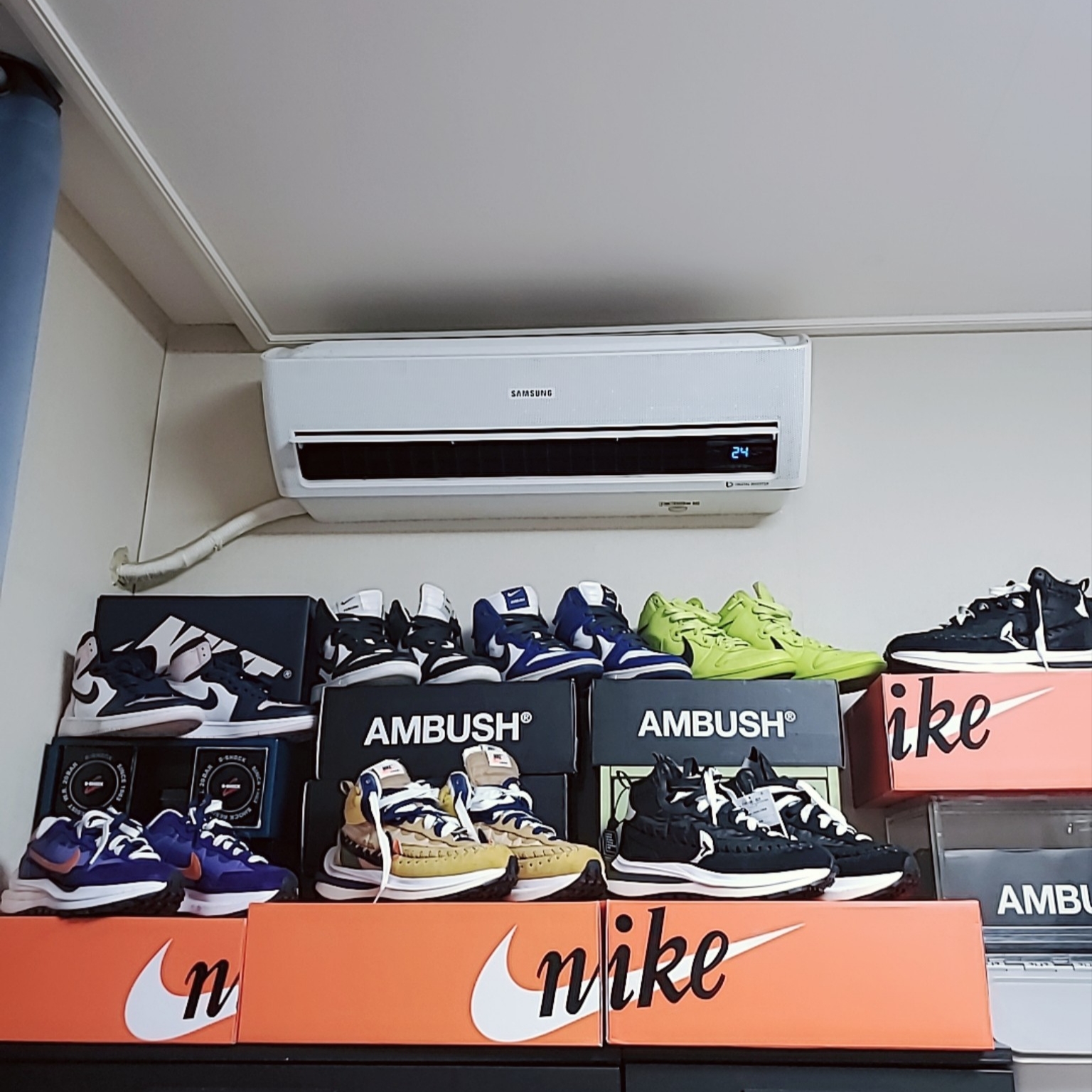 Nike x Sacai x Jean Paul Gaultier VaporWaffle Black White, (W) Jordan 1 Retro High OG Atmosphere 착용 스타일 - 3