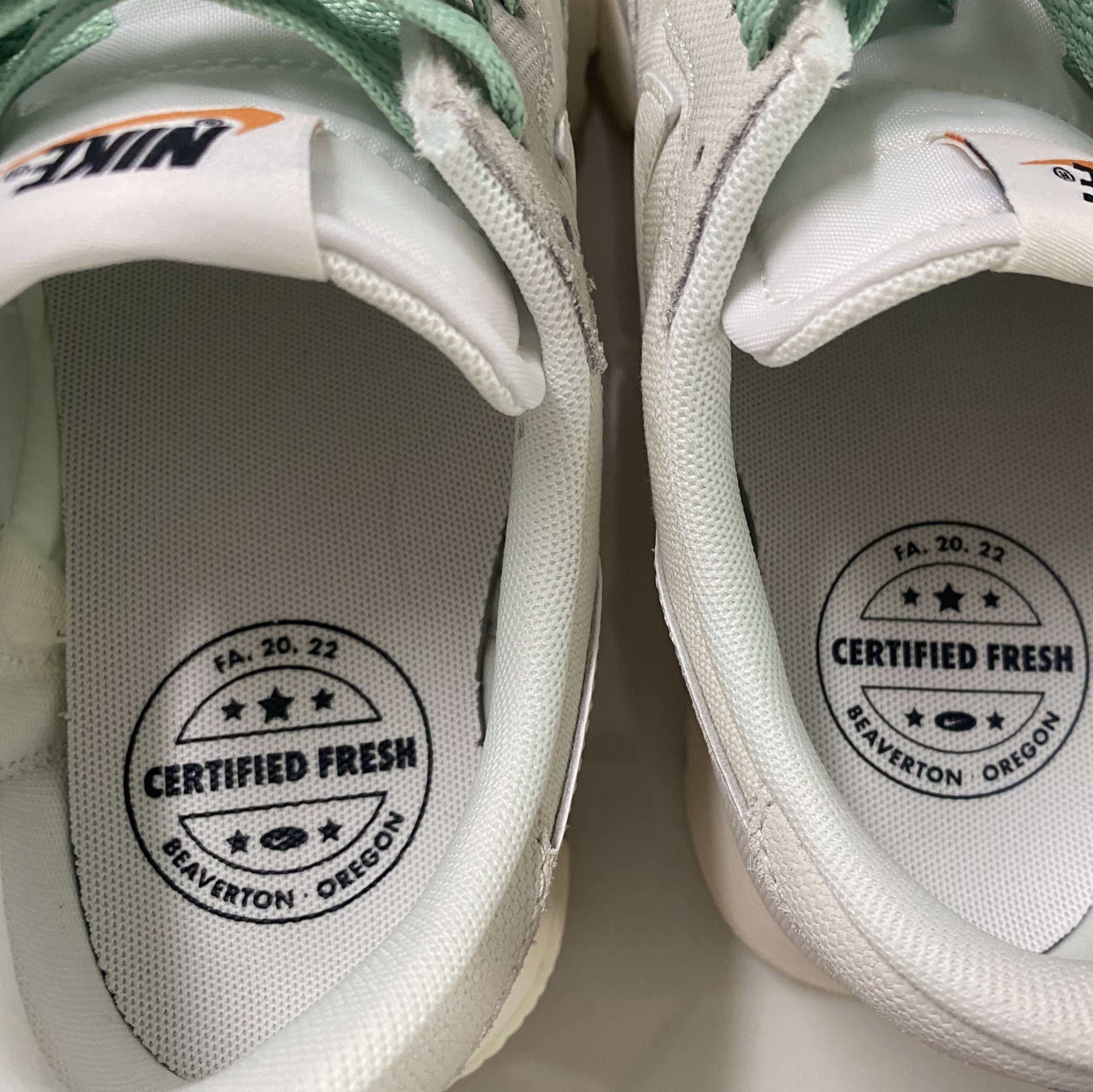 Nike Air Pegasus 83 PRM Sail 착용 스타일 - 3