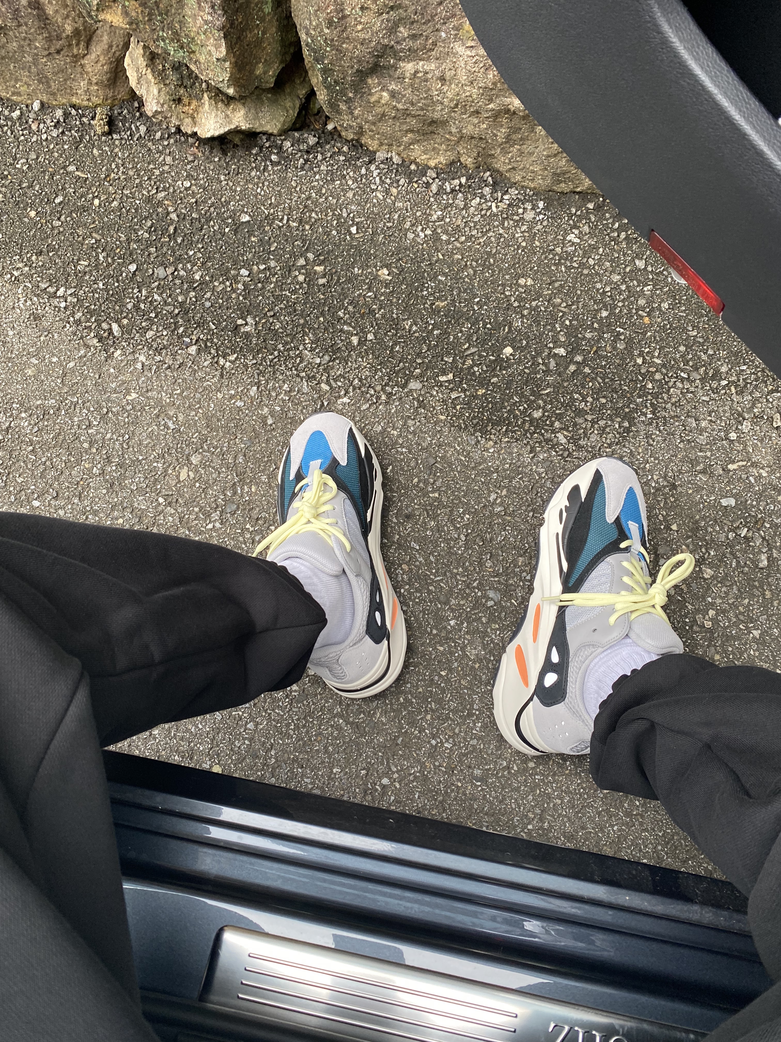 Adidas Yeezy Boost 700 Wave Runner Solid Grey 2021/2022 착용 스타일 - 1