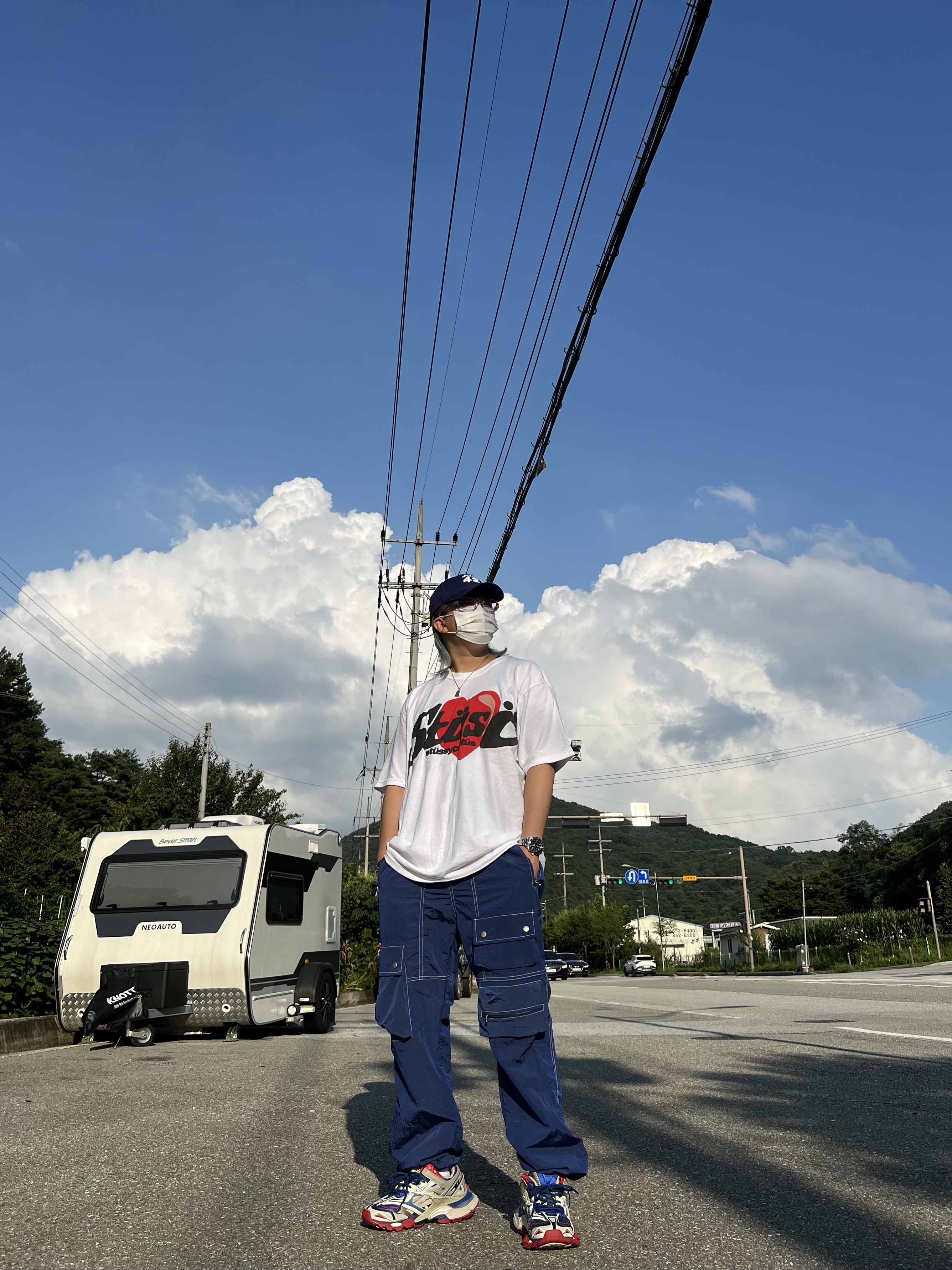 Balenciaga Track.2 Sneakers Blue Red 2019, Stussy x Cactus Plant Flea Market Heart T-Shirt 착용 스타일 - 2