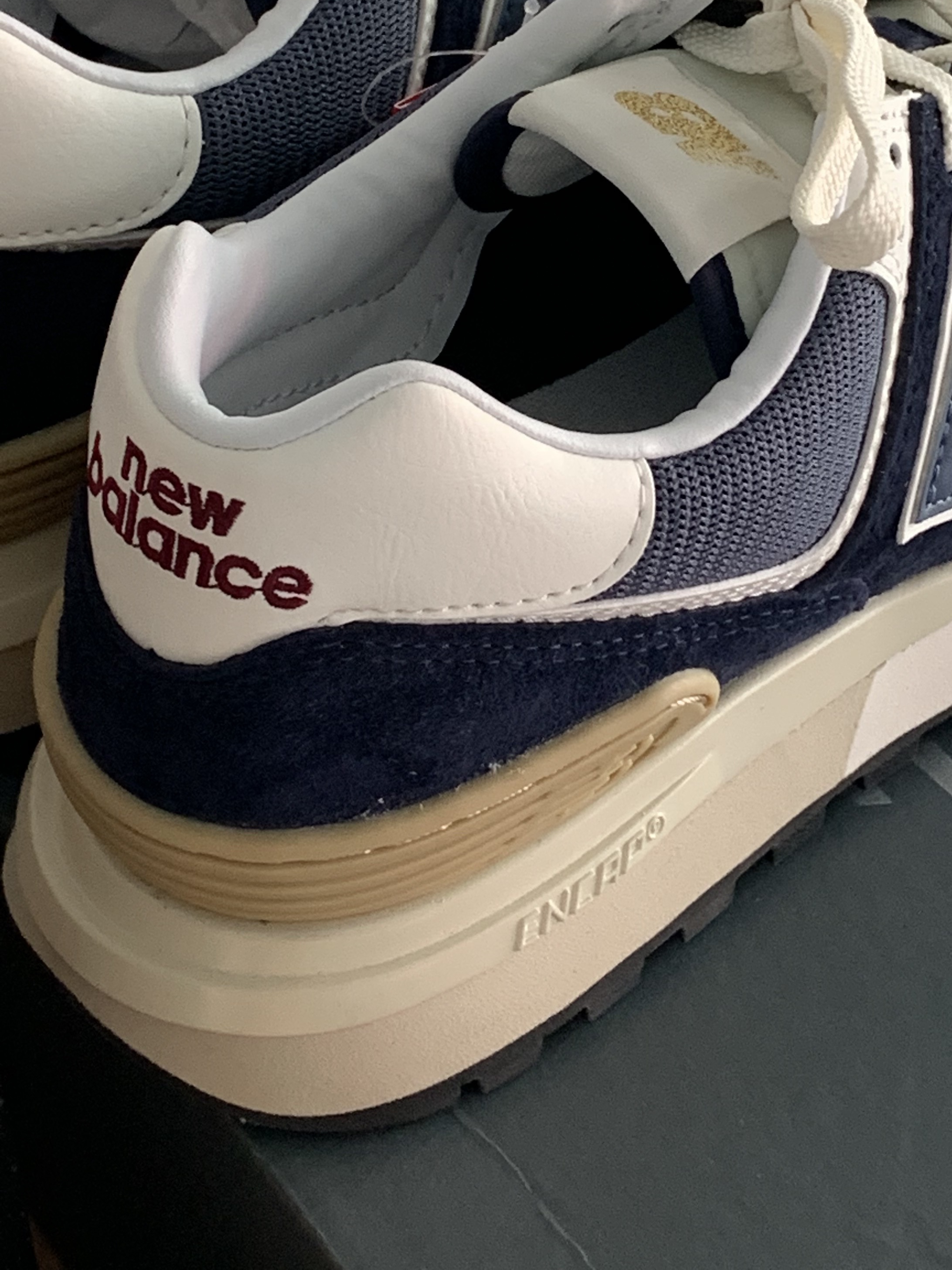 New Balance 574 Legacy Navy 착용 스타일 - 2