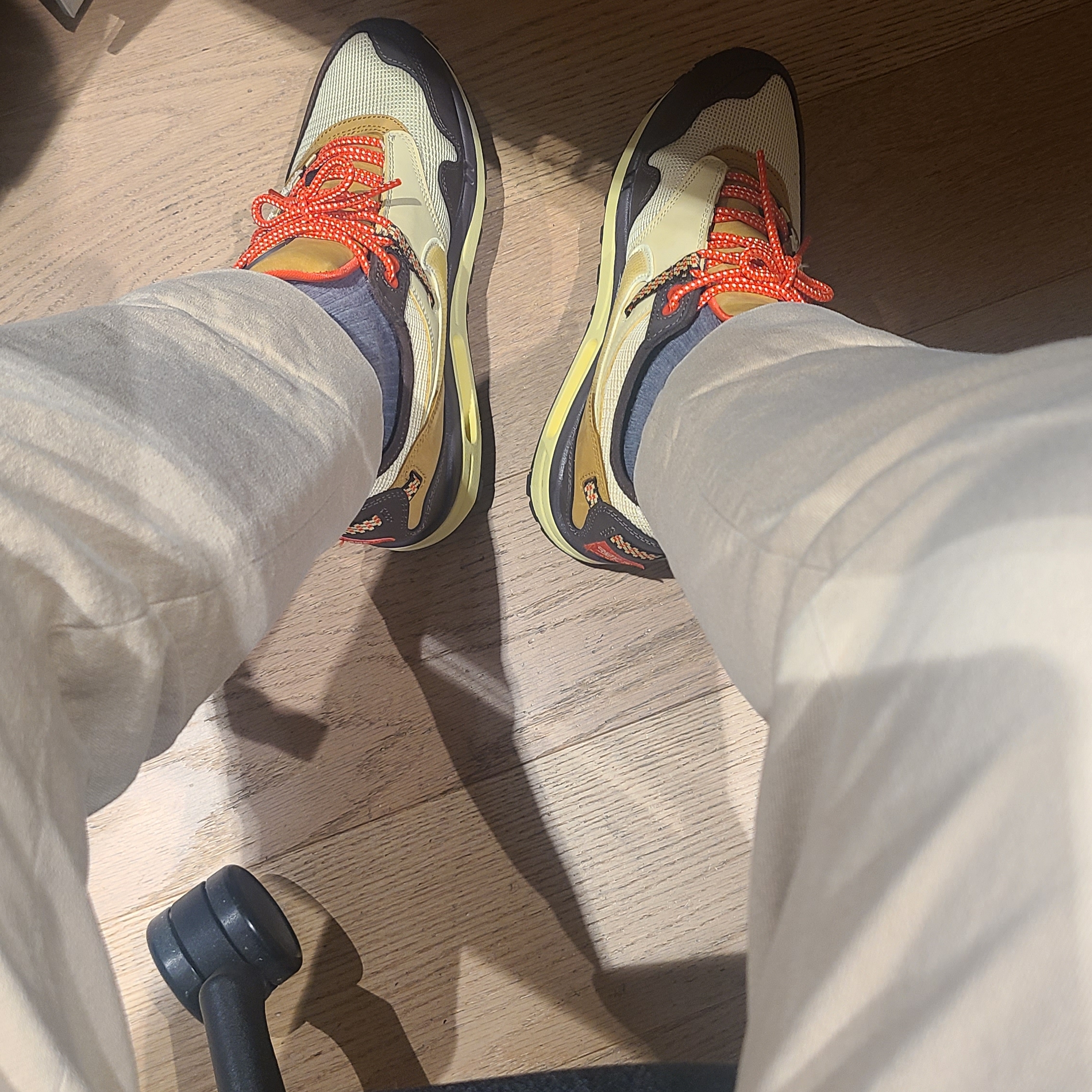 Nike x Travis Scott Air Max 1 Cact.us Brown 착용 스타일