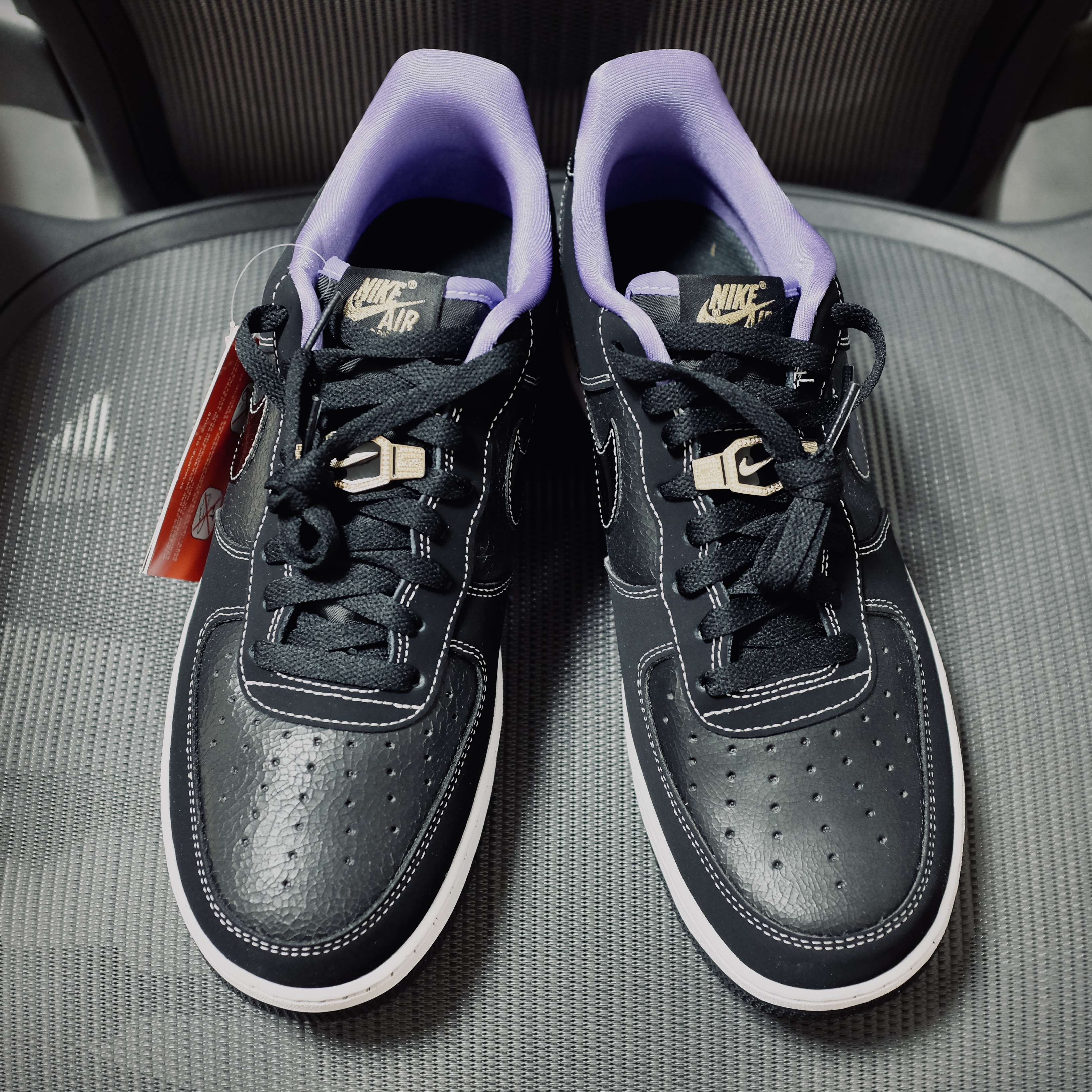 Nike Air Force 1 '07 LV8 EMB World Champions Black Iron Grey 착용 스타일