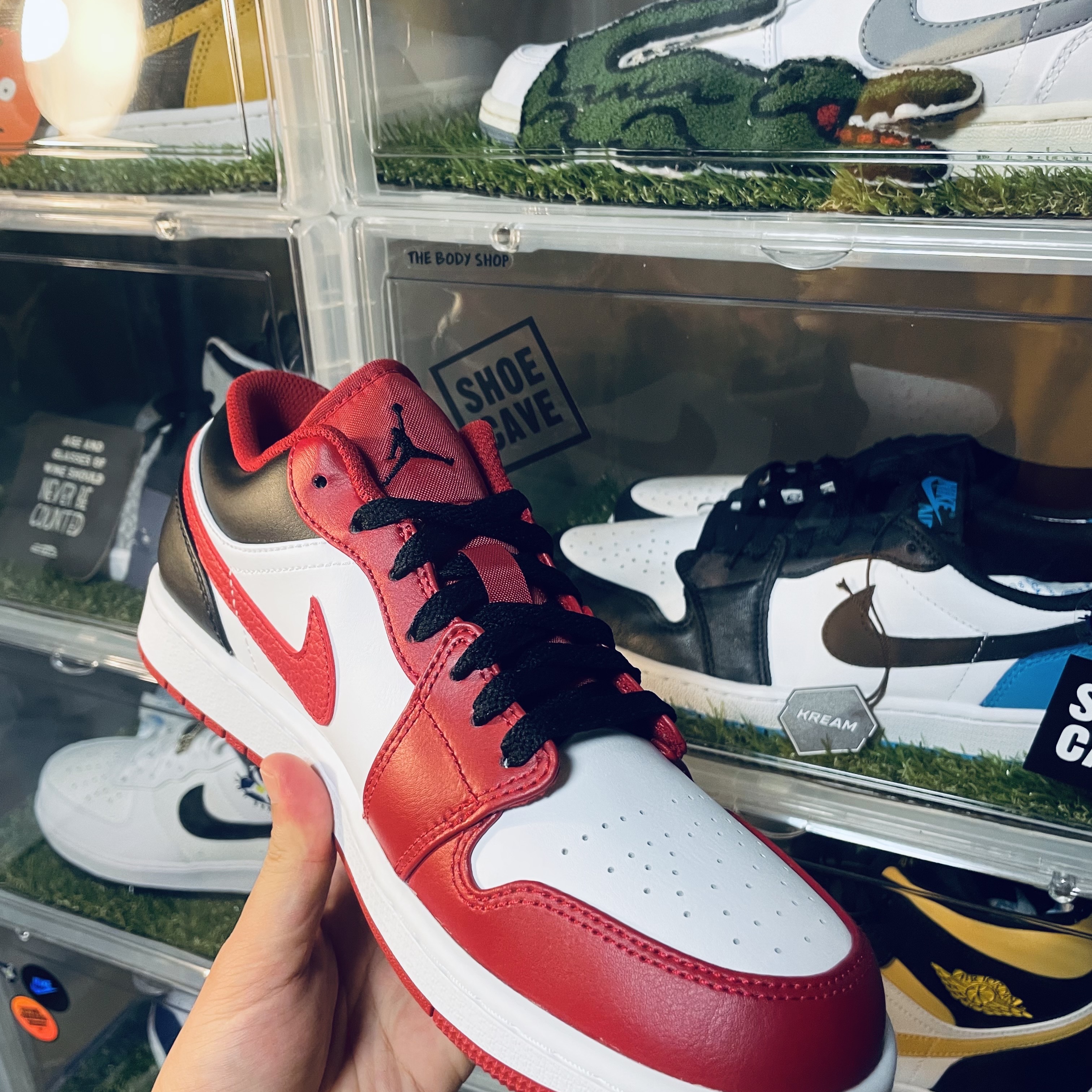 Jordan 1 Low White Gym Red Black 착용 스타일 - 3