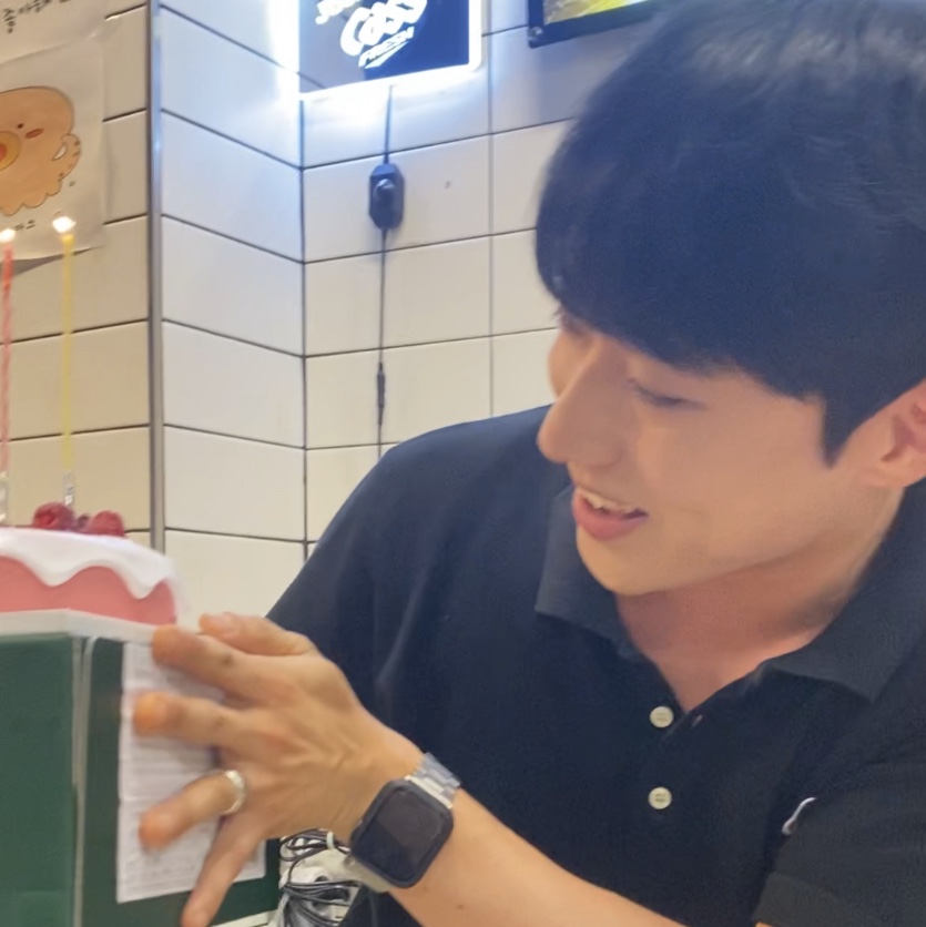 Maison Kitsune Fox Head Patch Classic Polo Black, Apple Watch Nike SE 40mm GPS Space Gray Aluminum Case with Nike Sport Band USB C  Anthracite Black (Korean Ver.) 착용 스타일