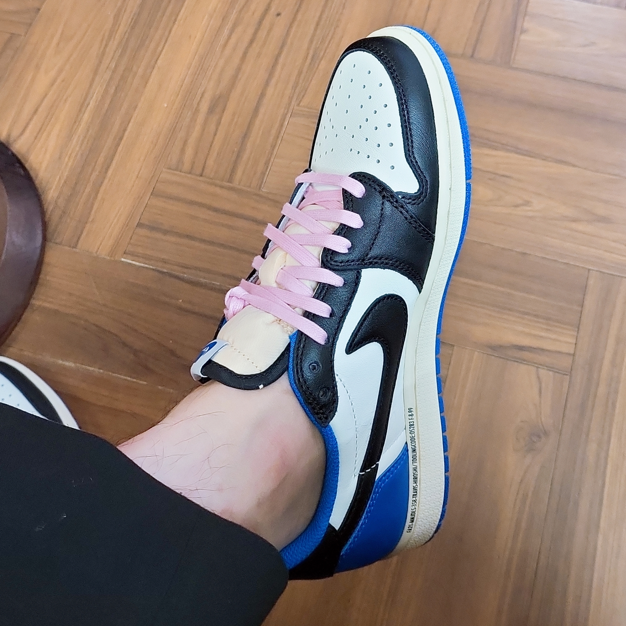 Jordan 1 x Travis Scott x Fragment Retro Low OG SP Military Blue 착용 스타일 - 2