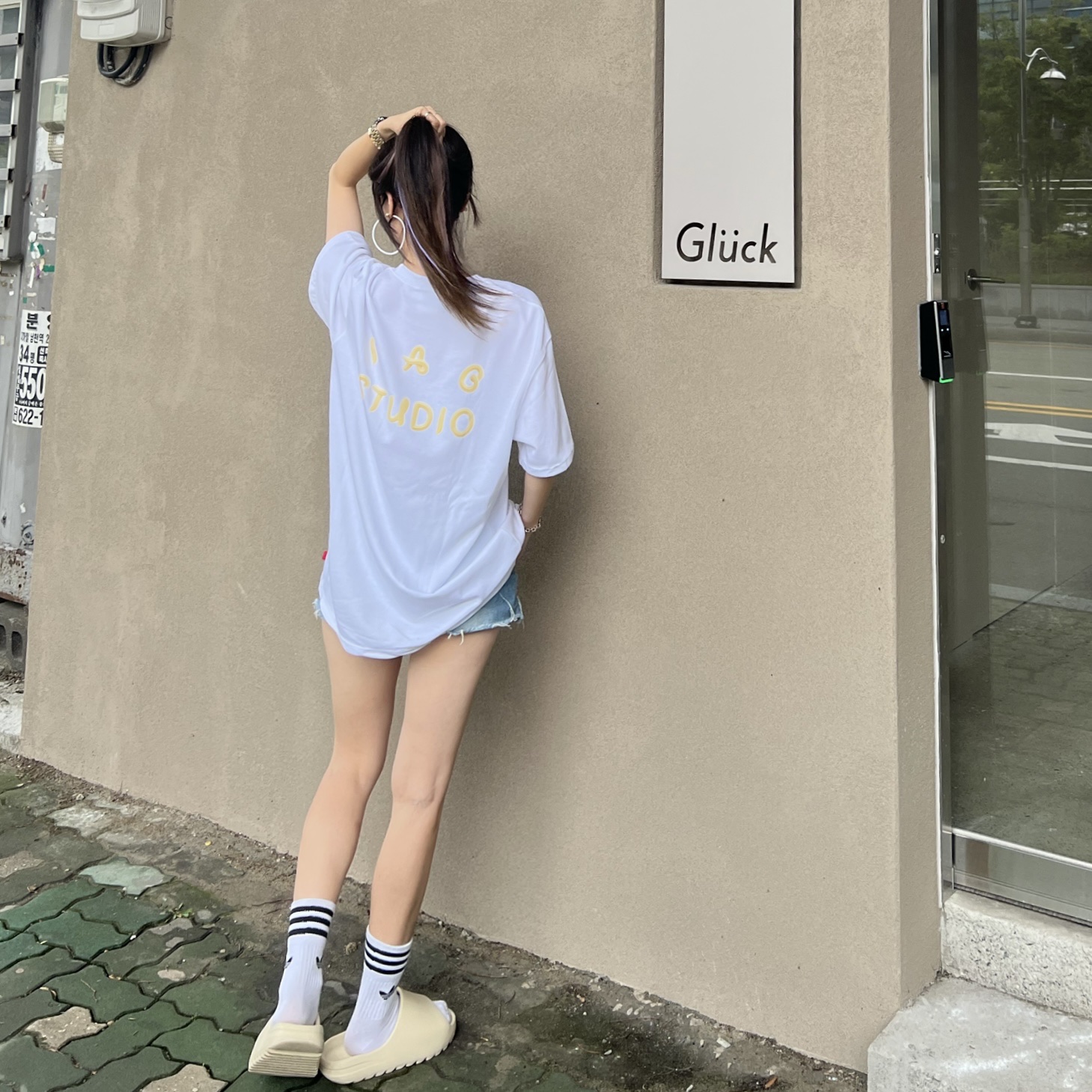 IAB Studio x Ottogi Mayonnaise 50th Anniversary T-Shirt White, Adidas Yeezy Slide Bone 착용 스타일 - 4